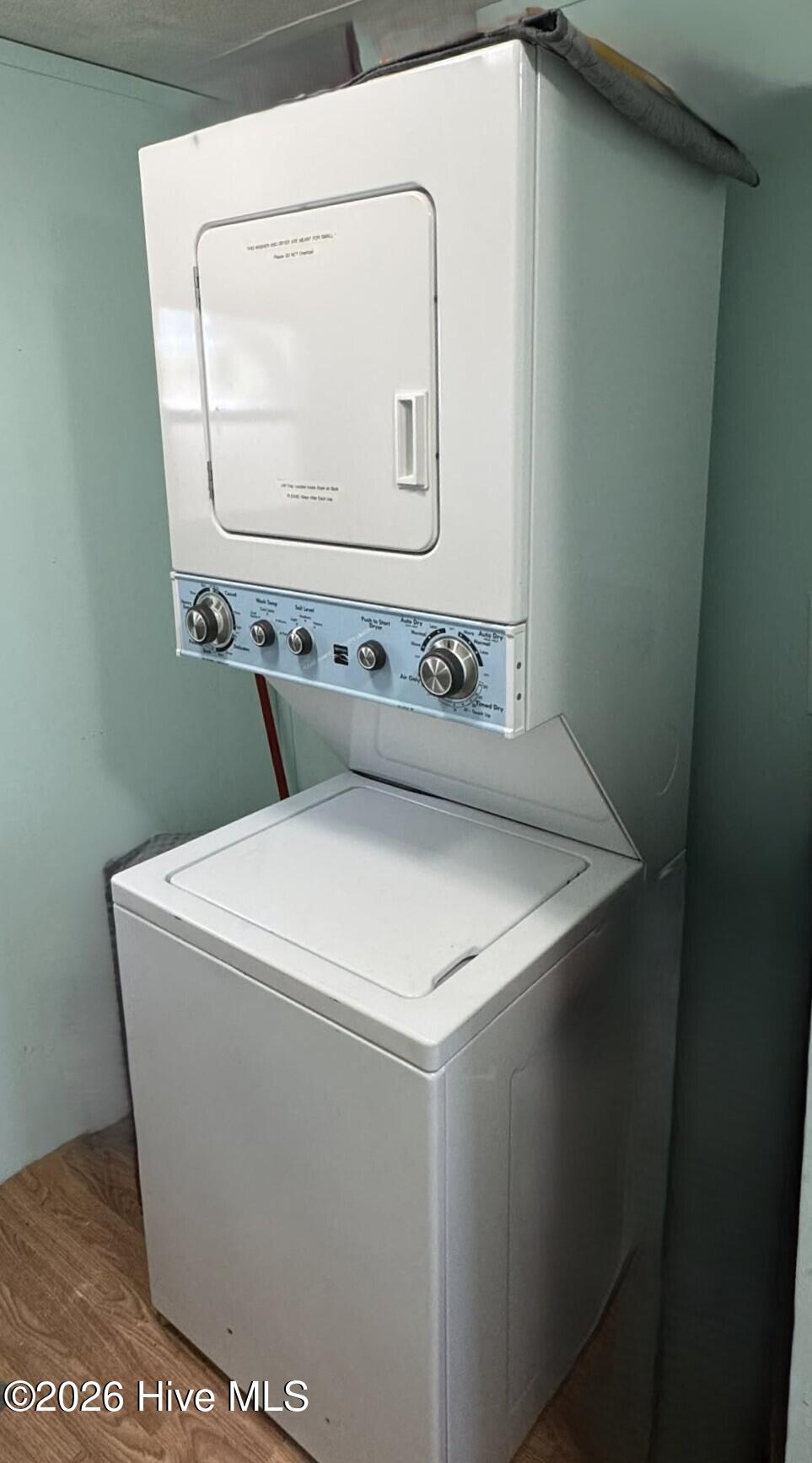 100561938 | Photo 10