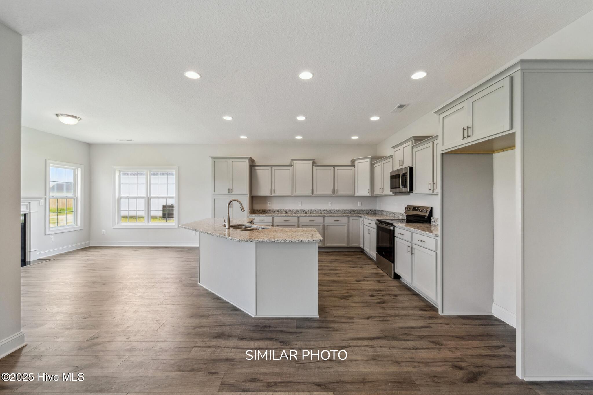 100543824 | Photo 16