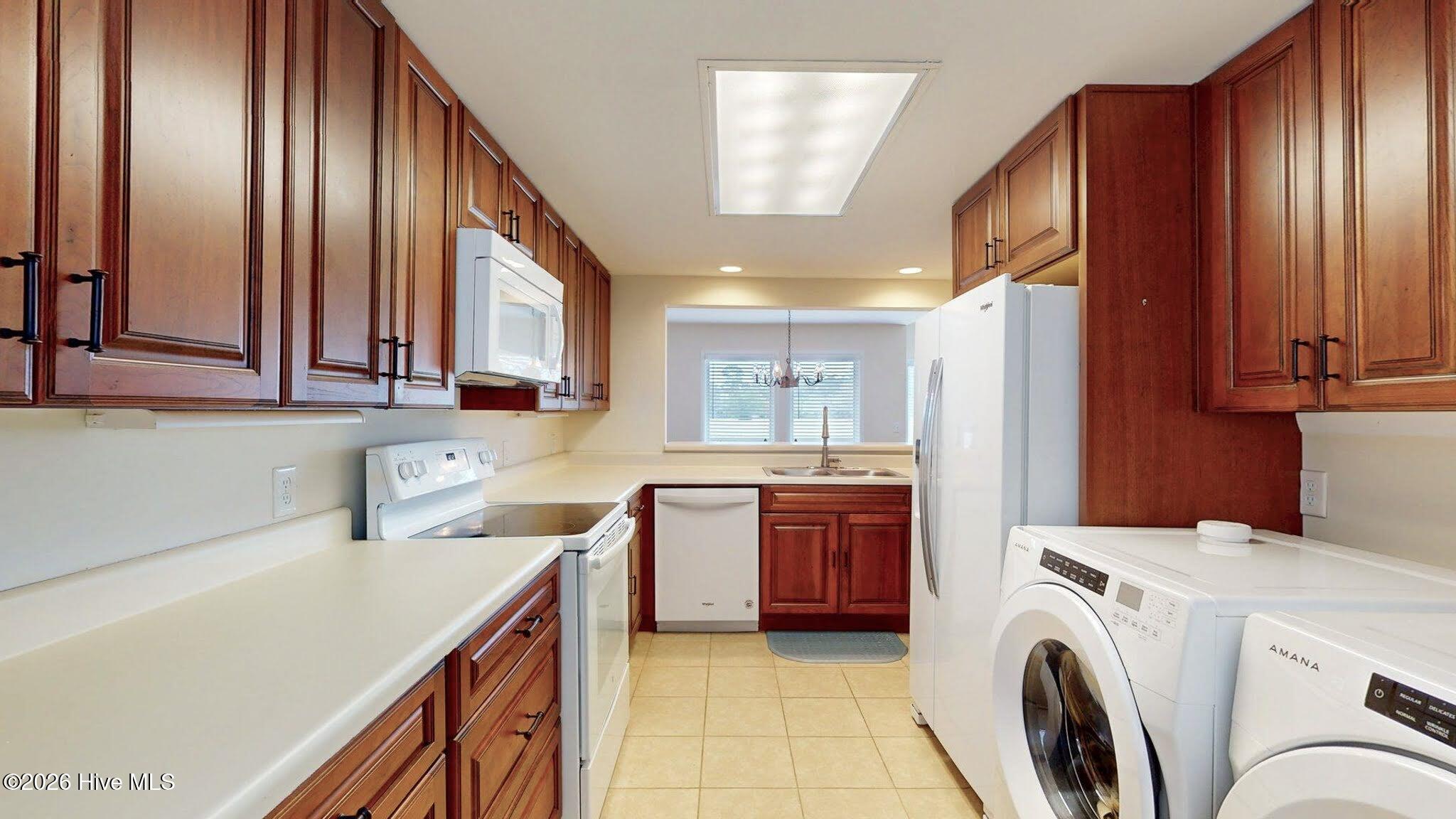 100561610 | Photo 12