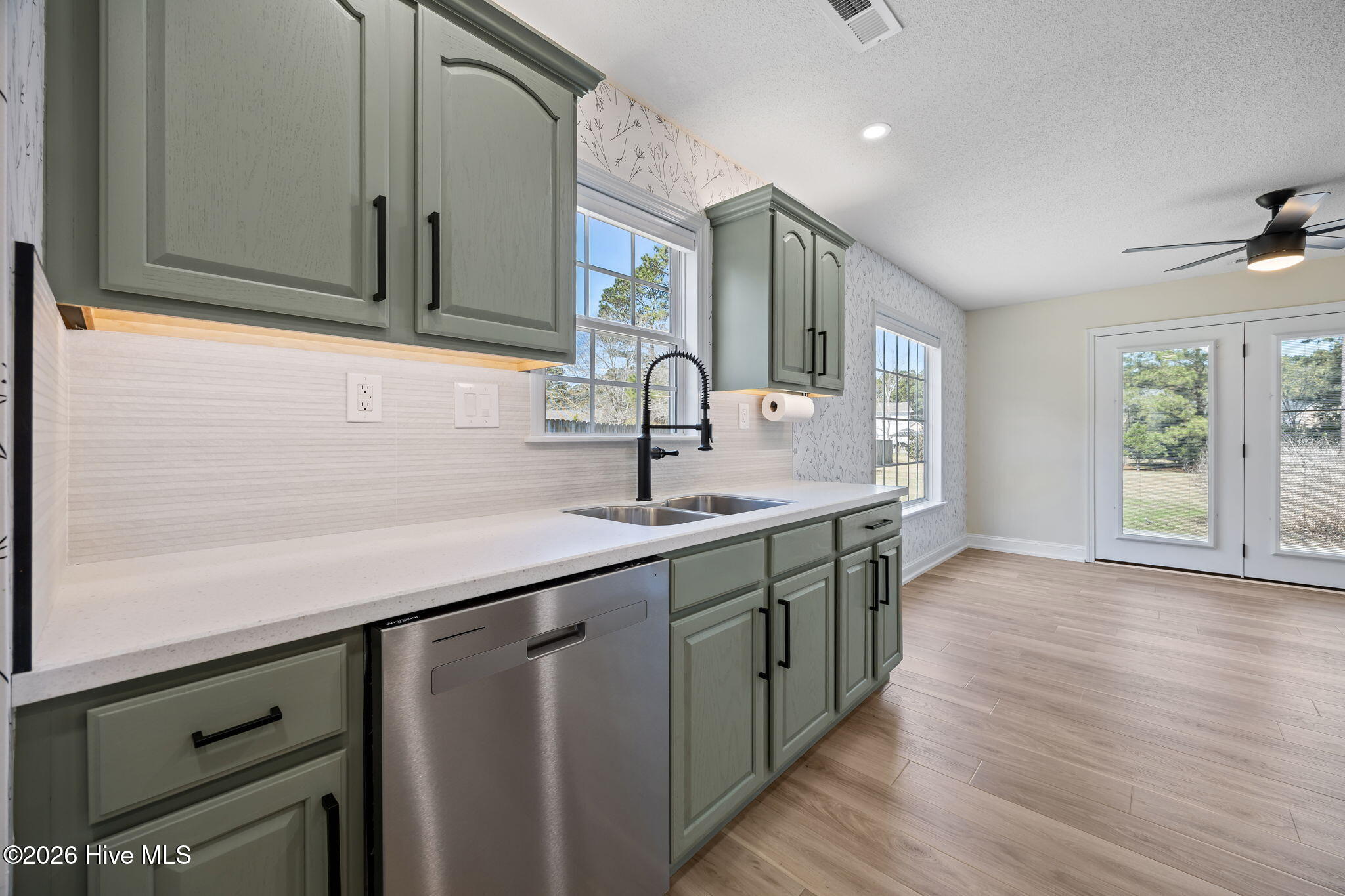 100561724 | Photo 13