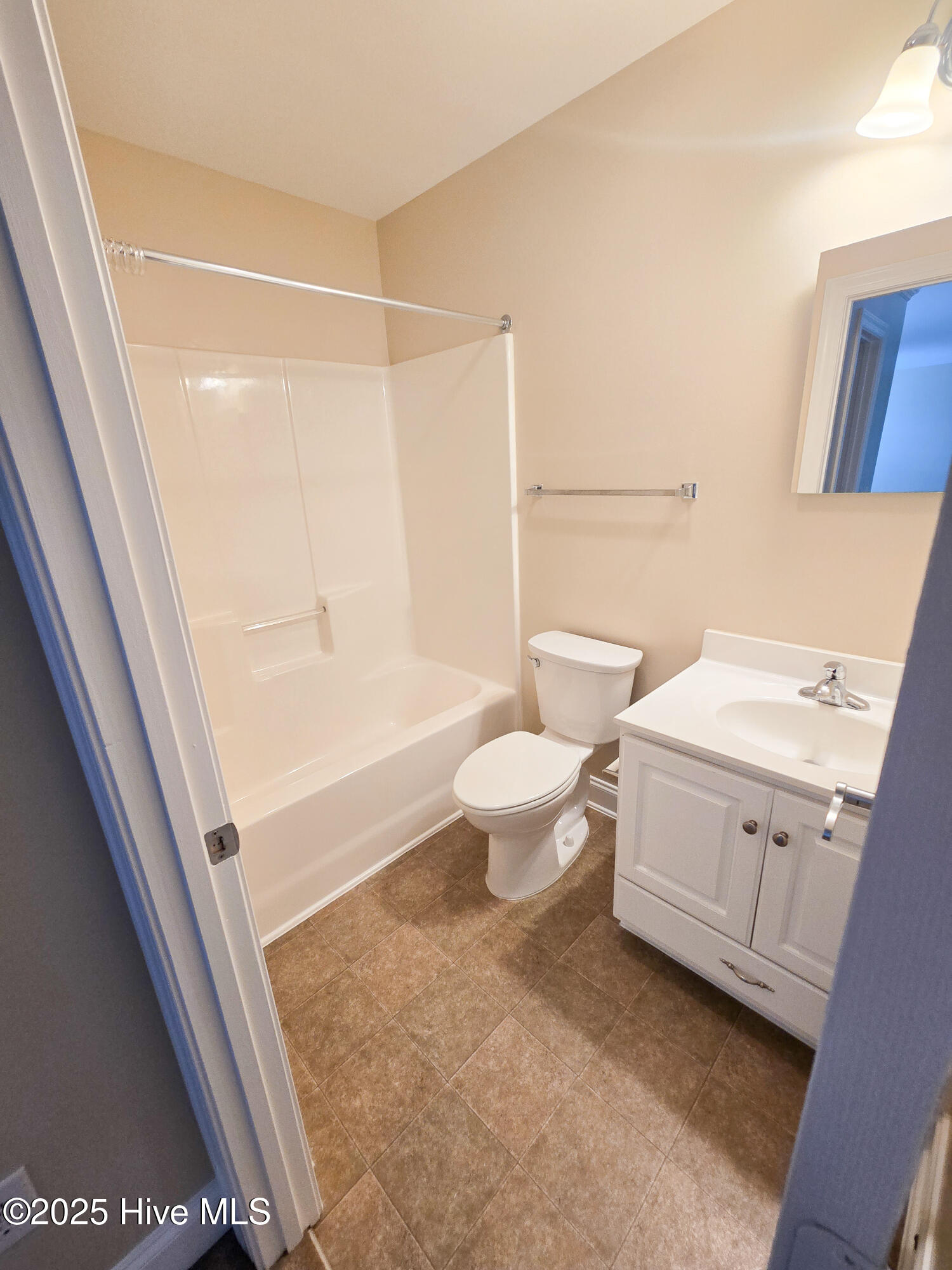 4 Schooner Drive, Swansboro, NC 28584 – photo 20: Second Floor Full Bath