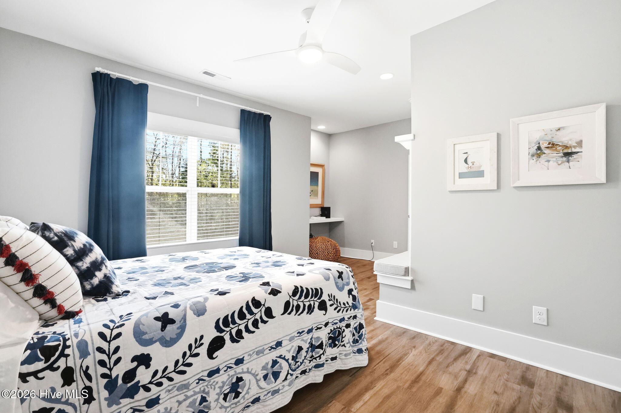 100565220 | Photo 40