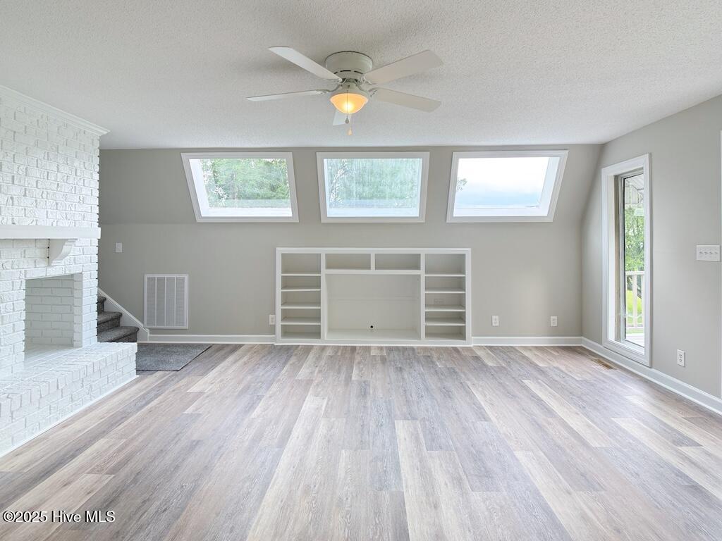 100519170 | Photo 19