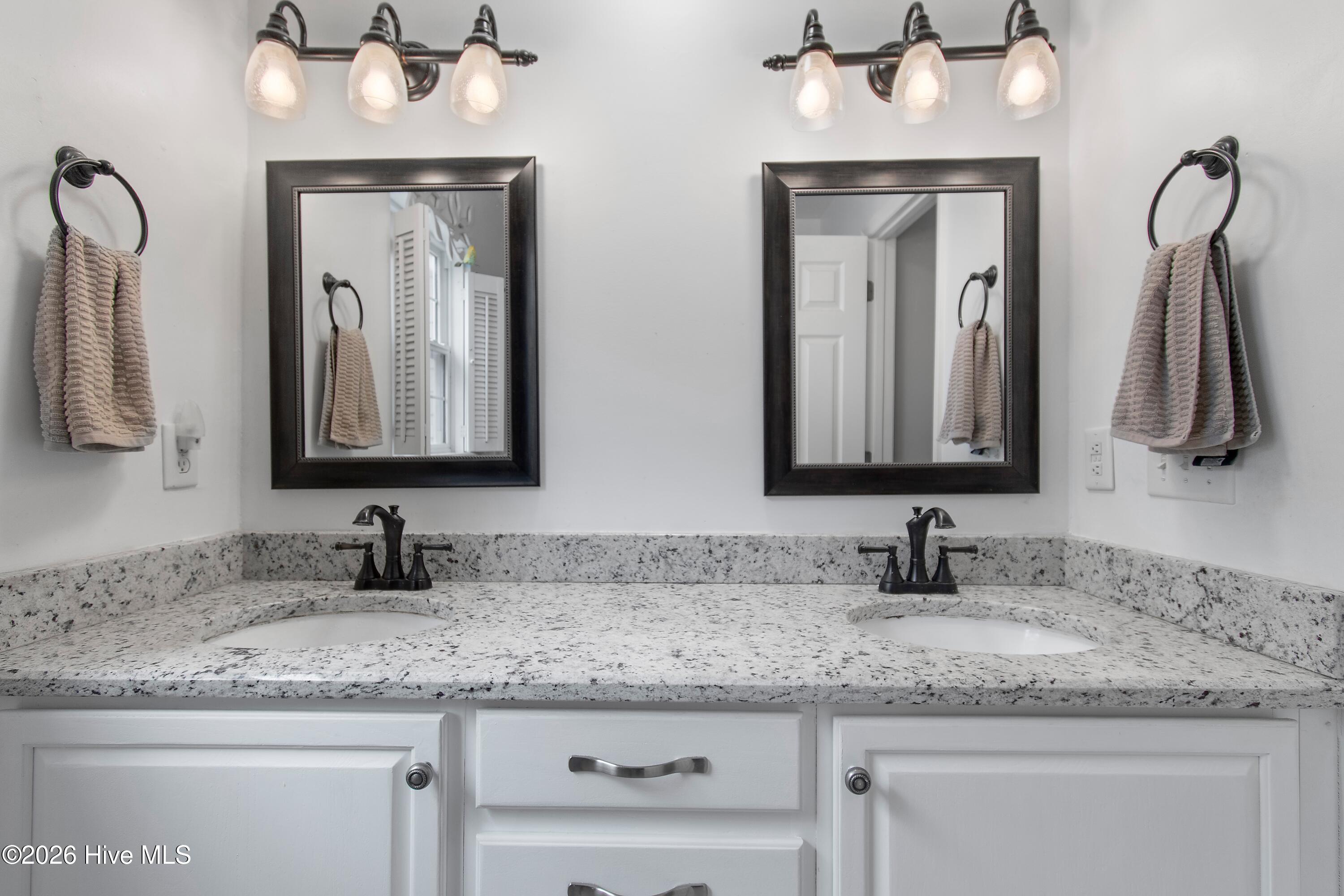 100559952 | Photo 33