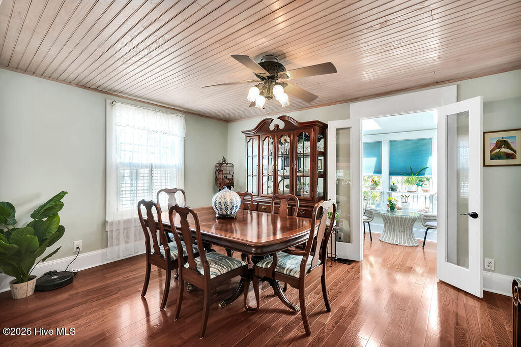 100563749 | Photo 22