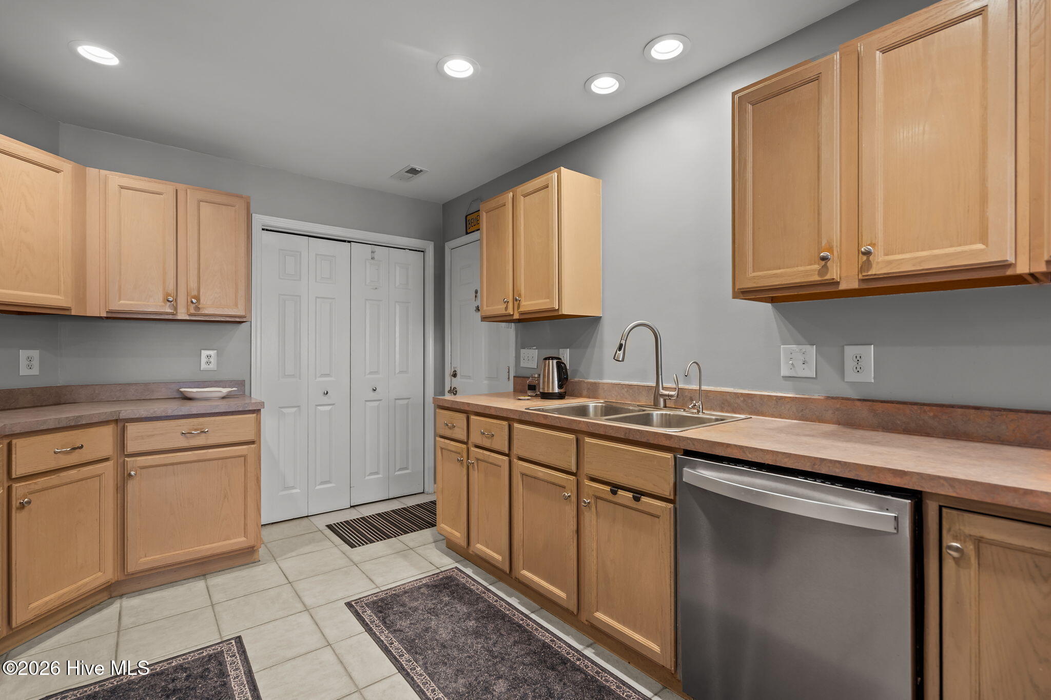 100552343 | Photo 11