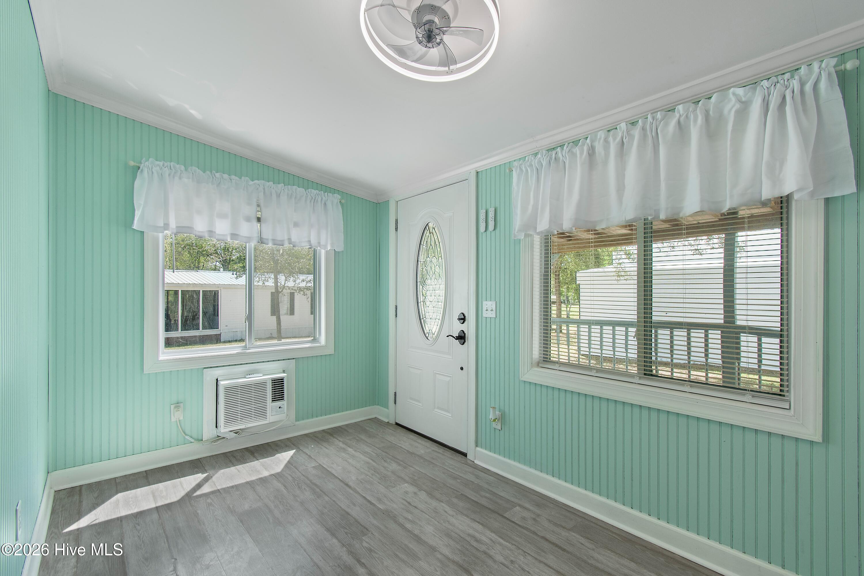 100566223 | Photo 44