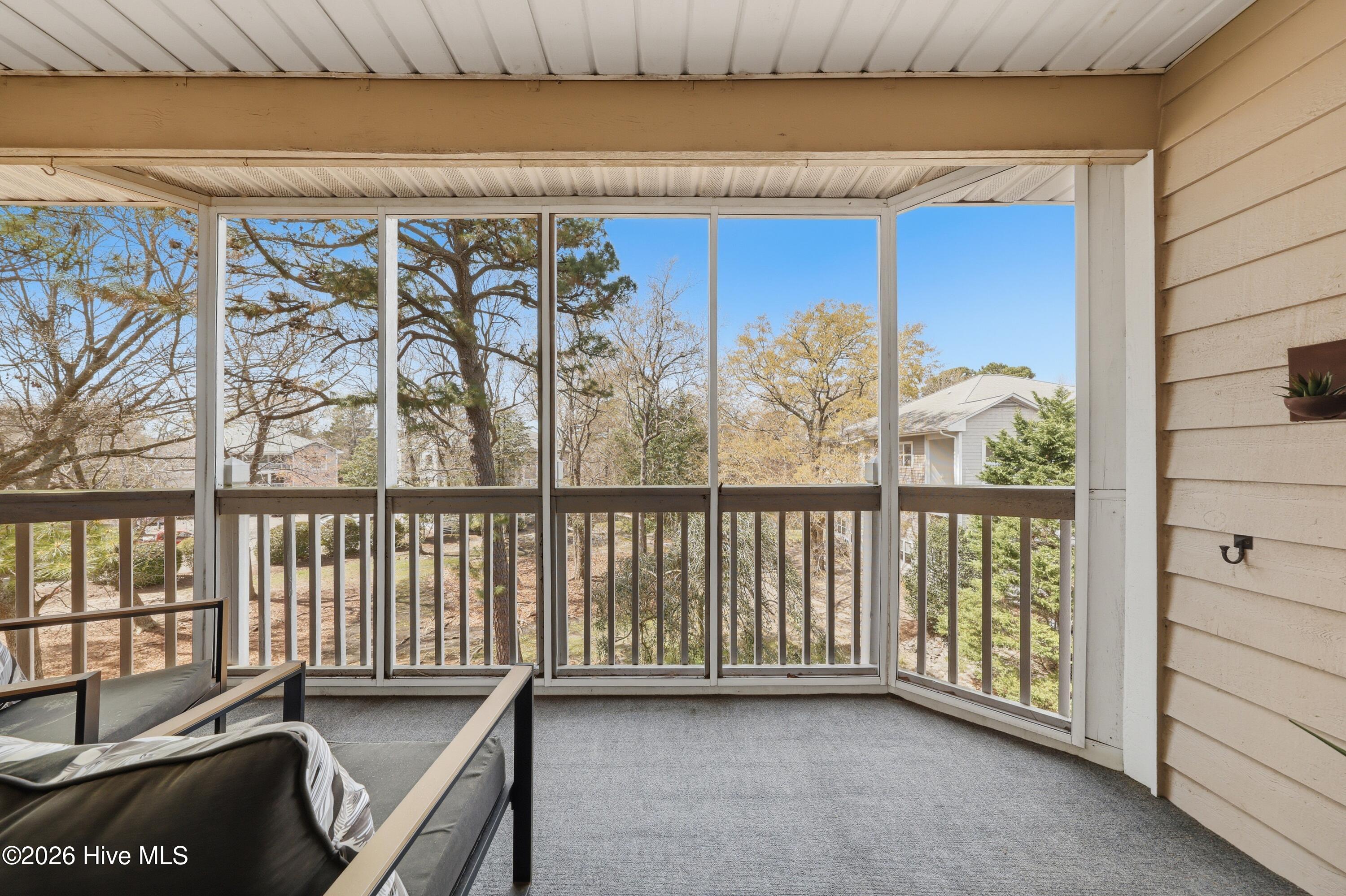 100561608 | Photo 12