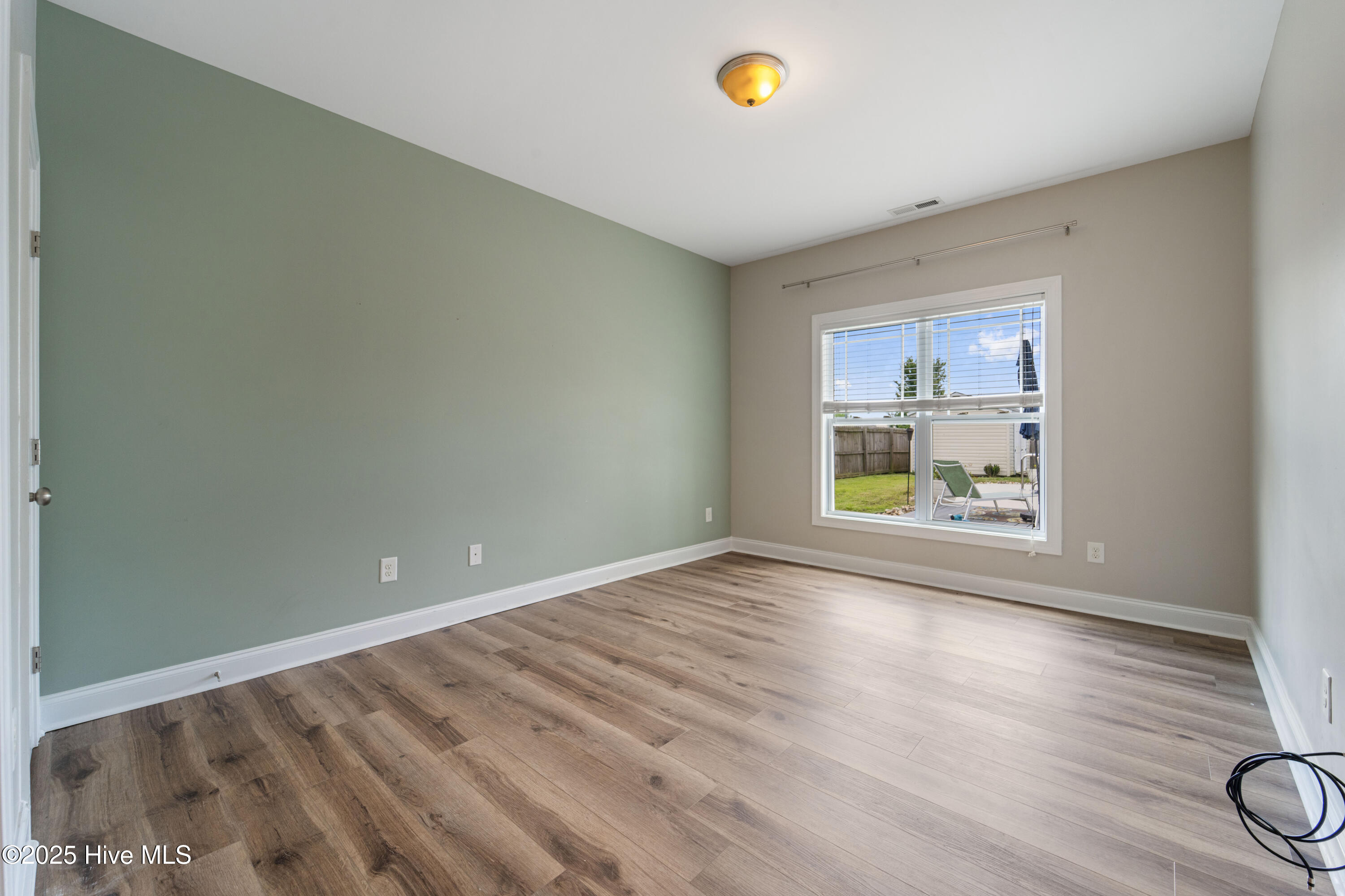 100525842 | Photo 18