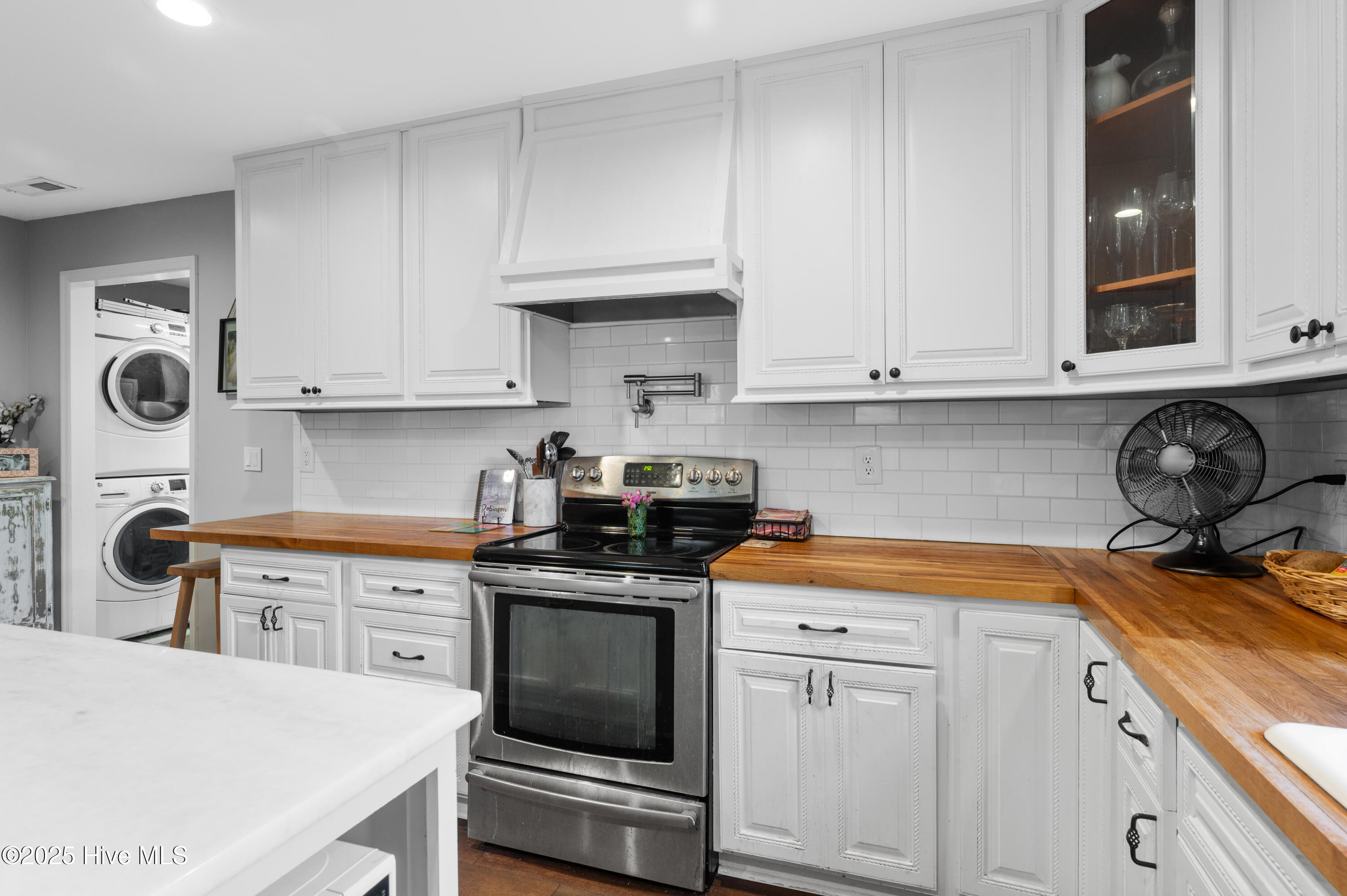 100542345 | Photo 10