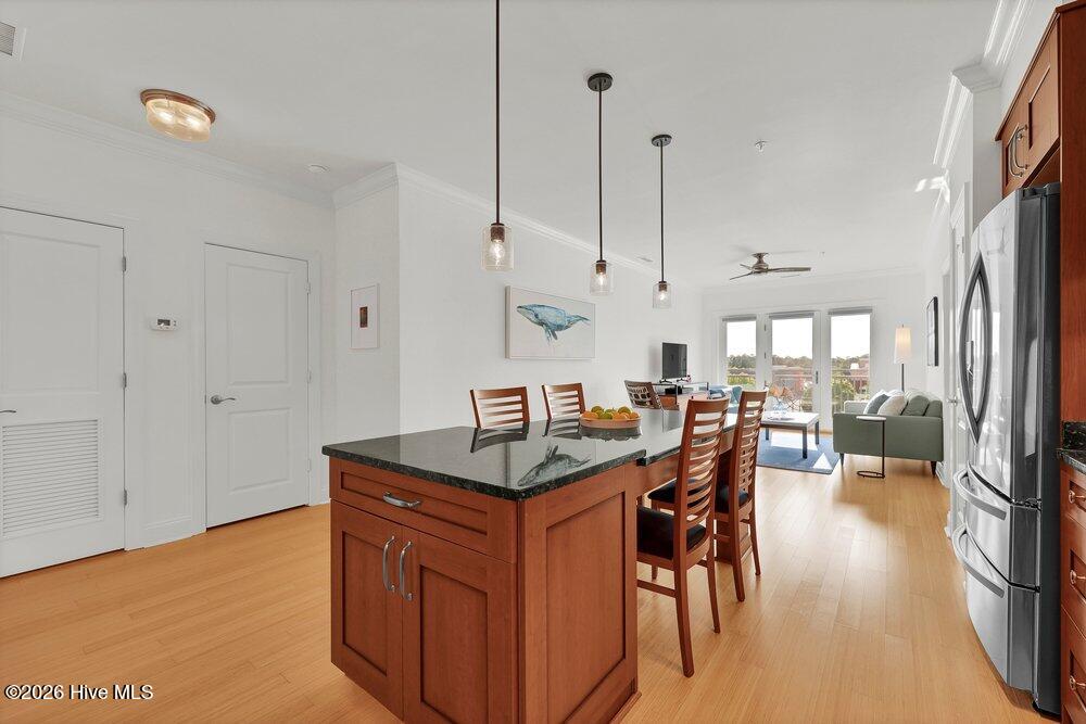 100570367 | Photo 12