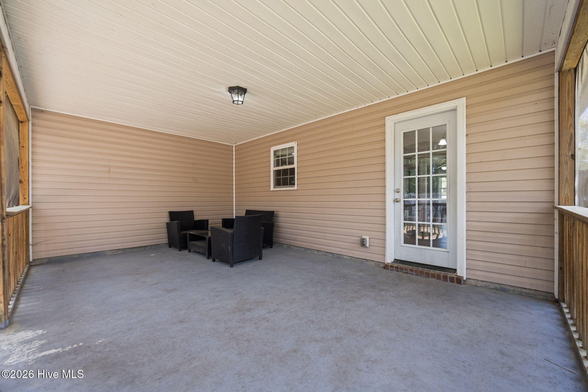 100565061 | Photo 40