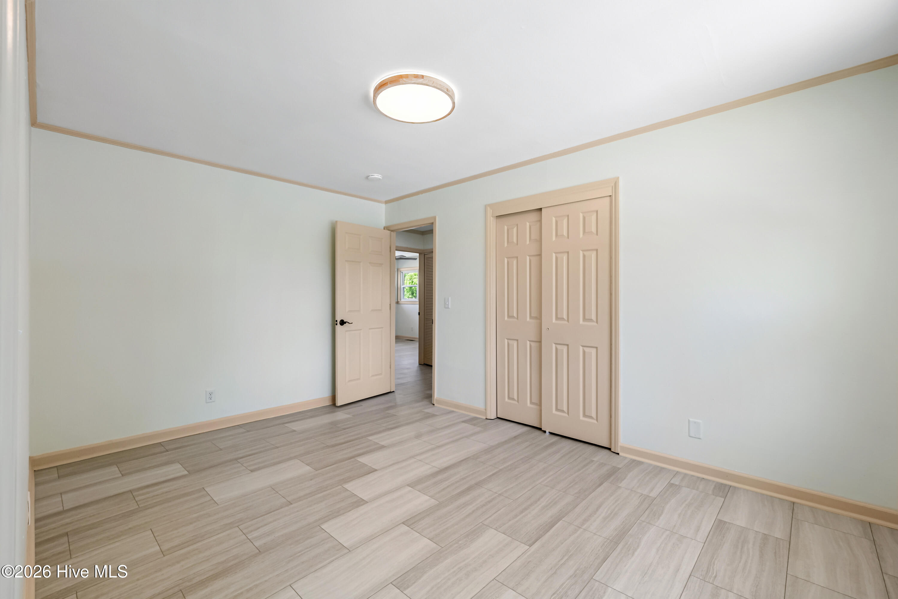 100567832 | Photo 23