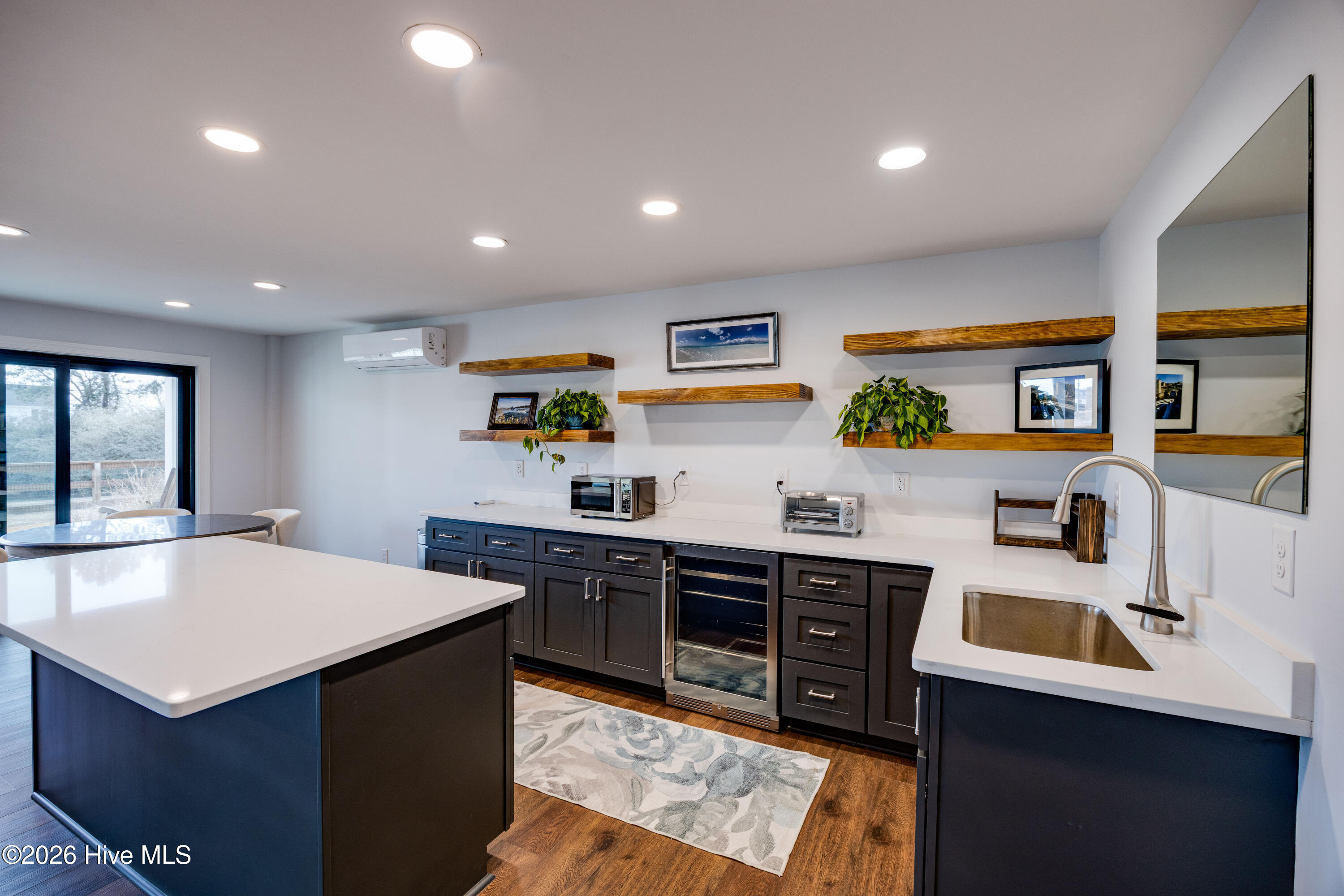 100548978 | Photo 27