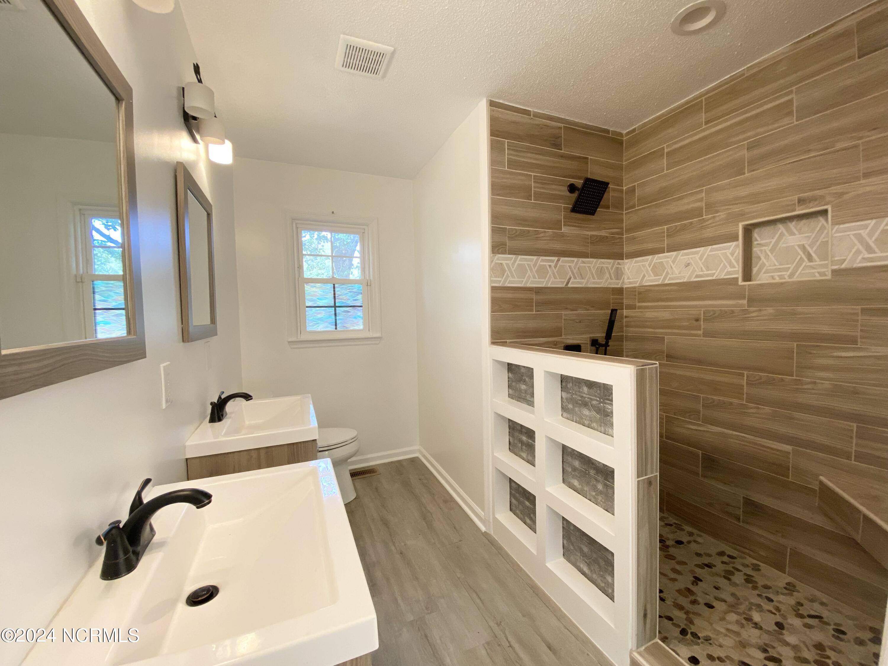 100547218 | Photo 11