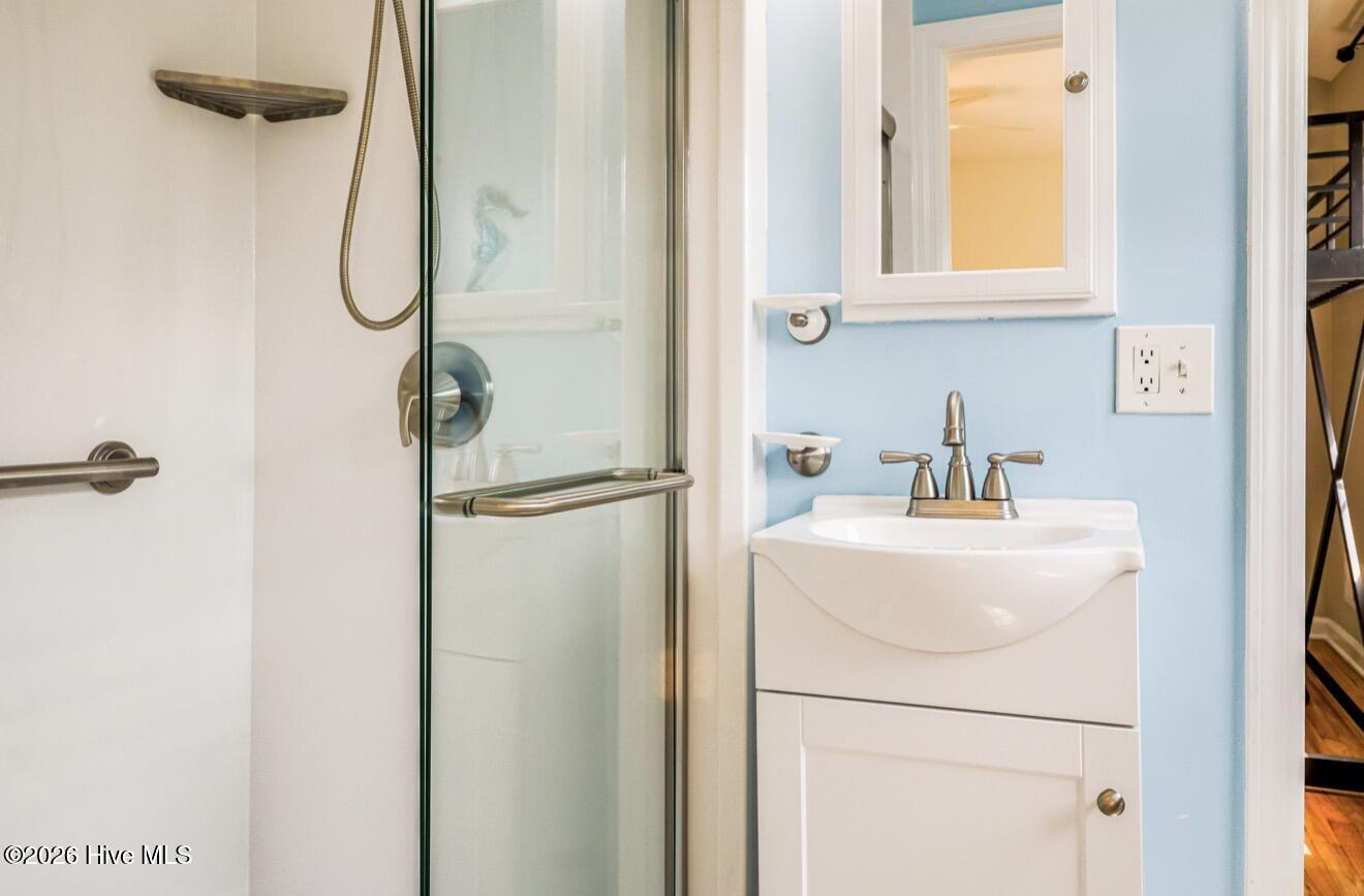 100564742 | Photo 25