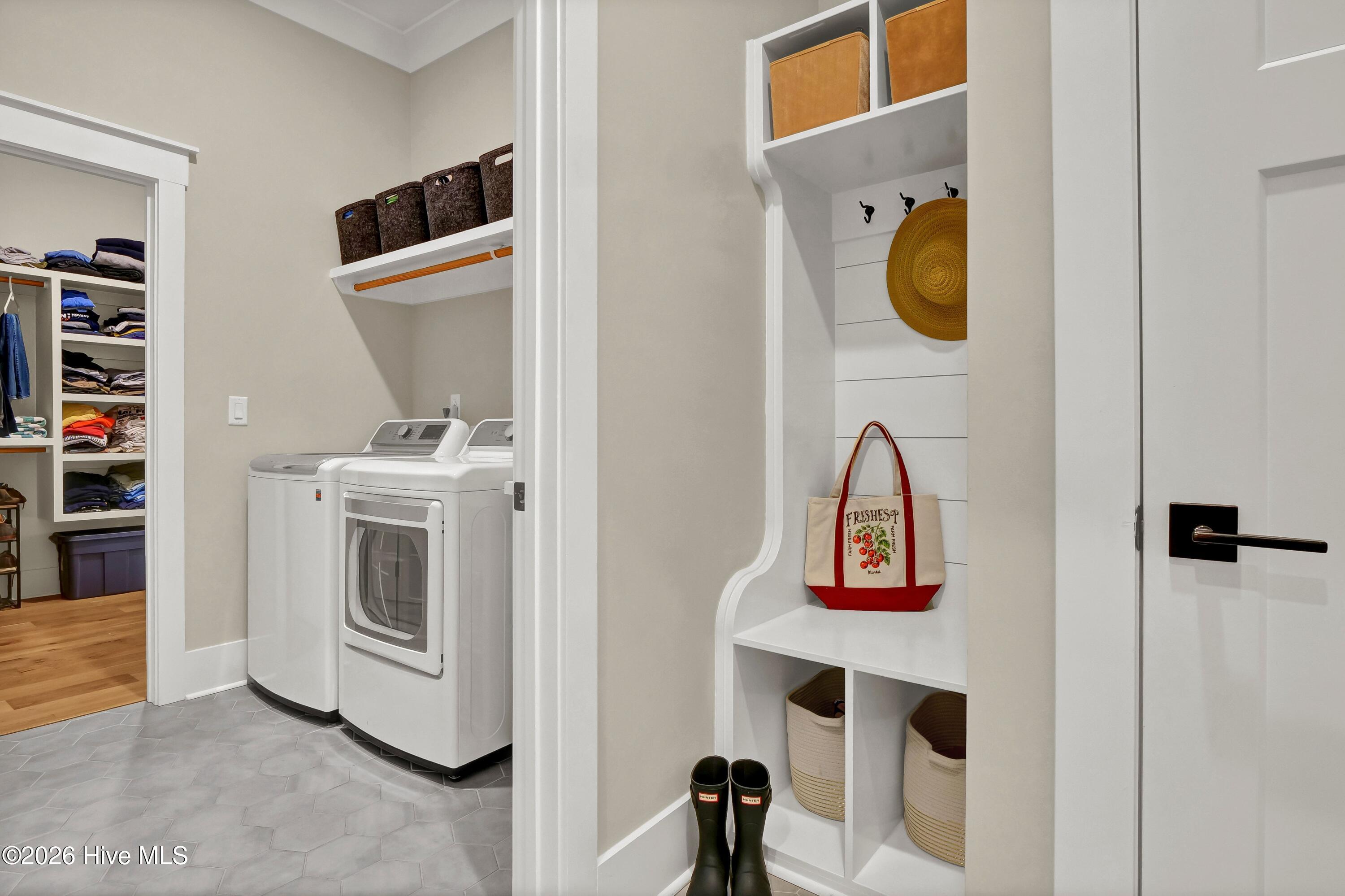 100566298 | Photo 31