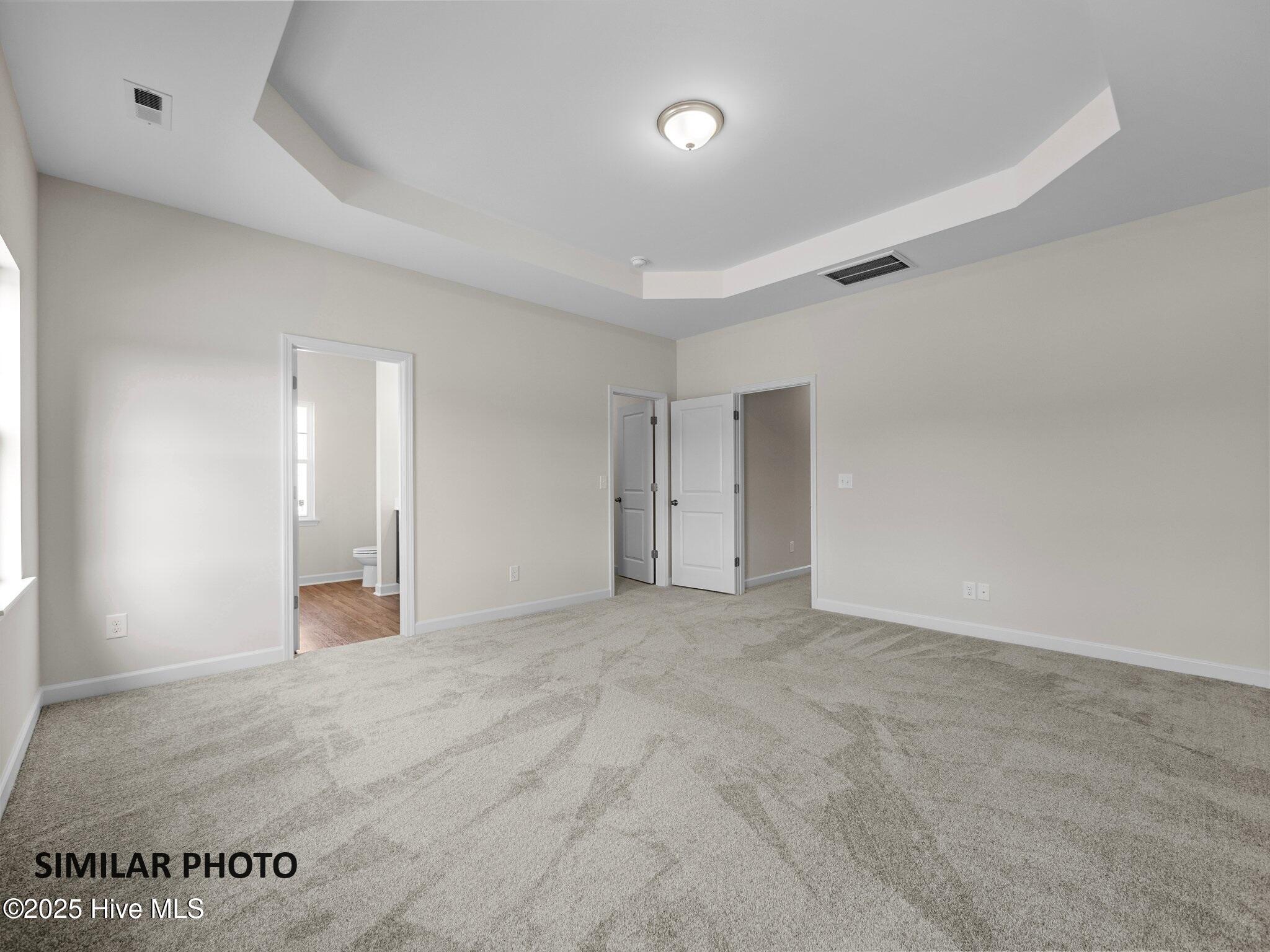 100548702 | Photo 24