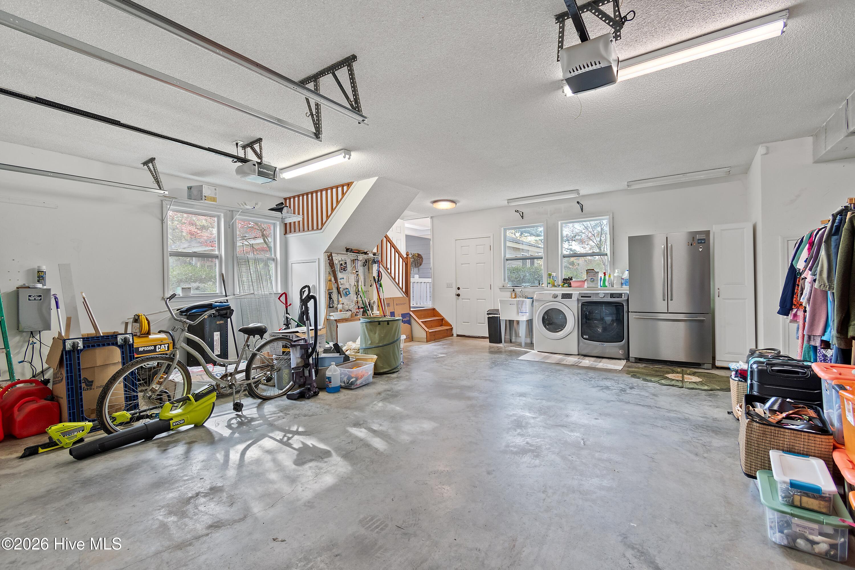 100564312 | Photo 51