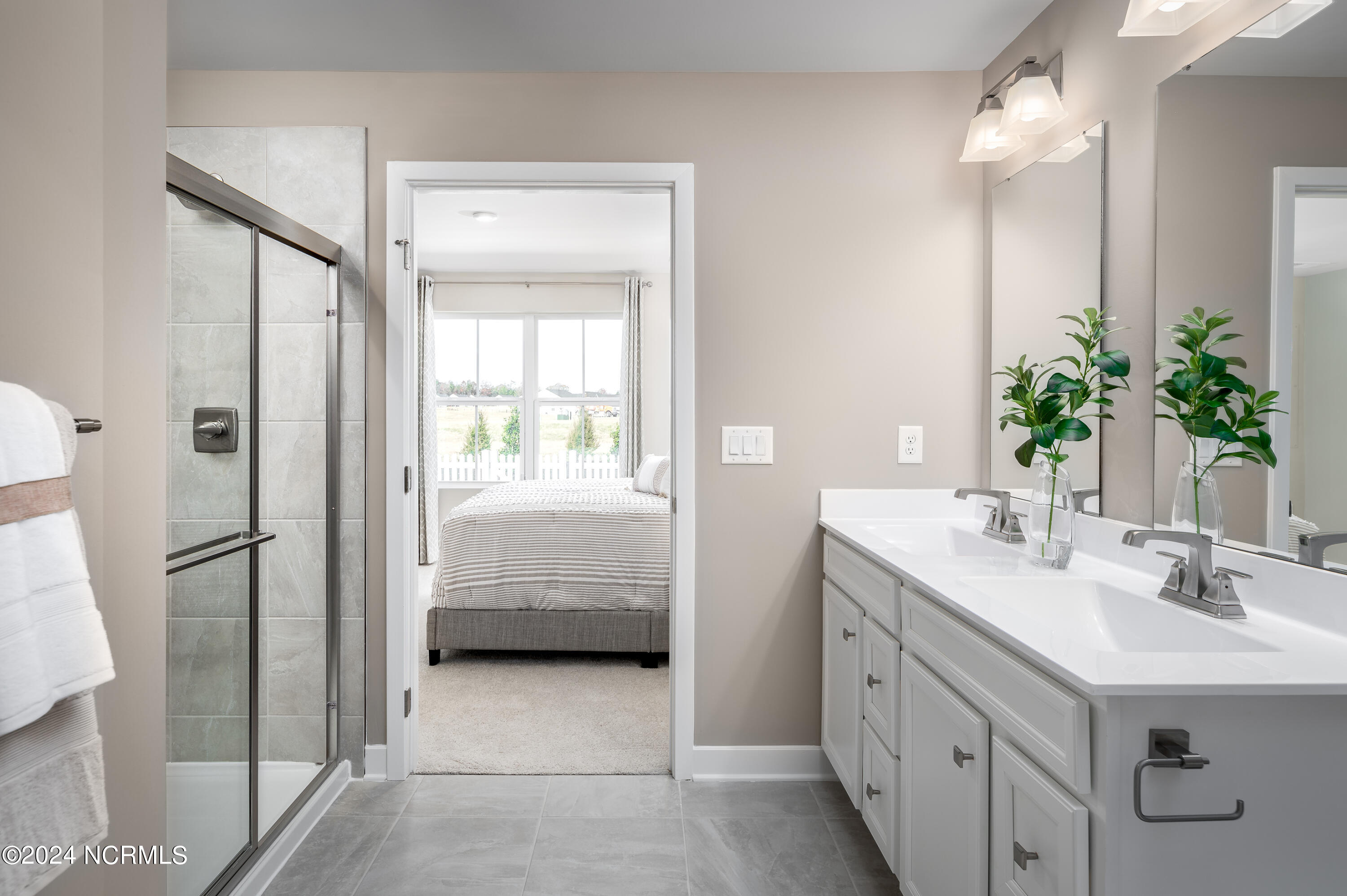 100560067 | Photo 16