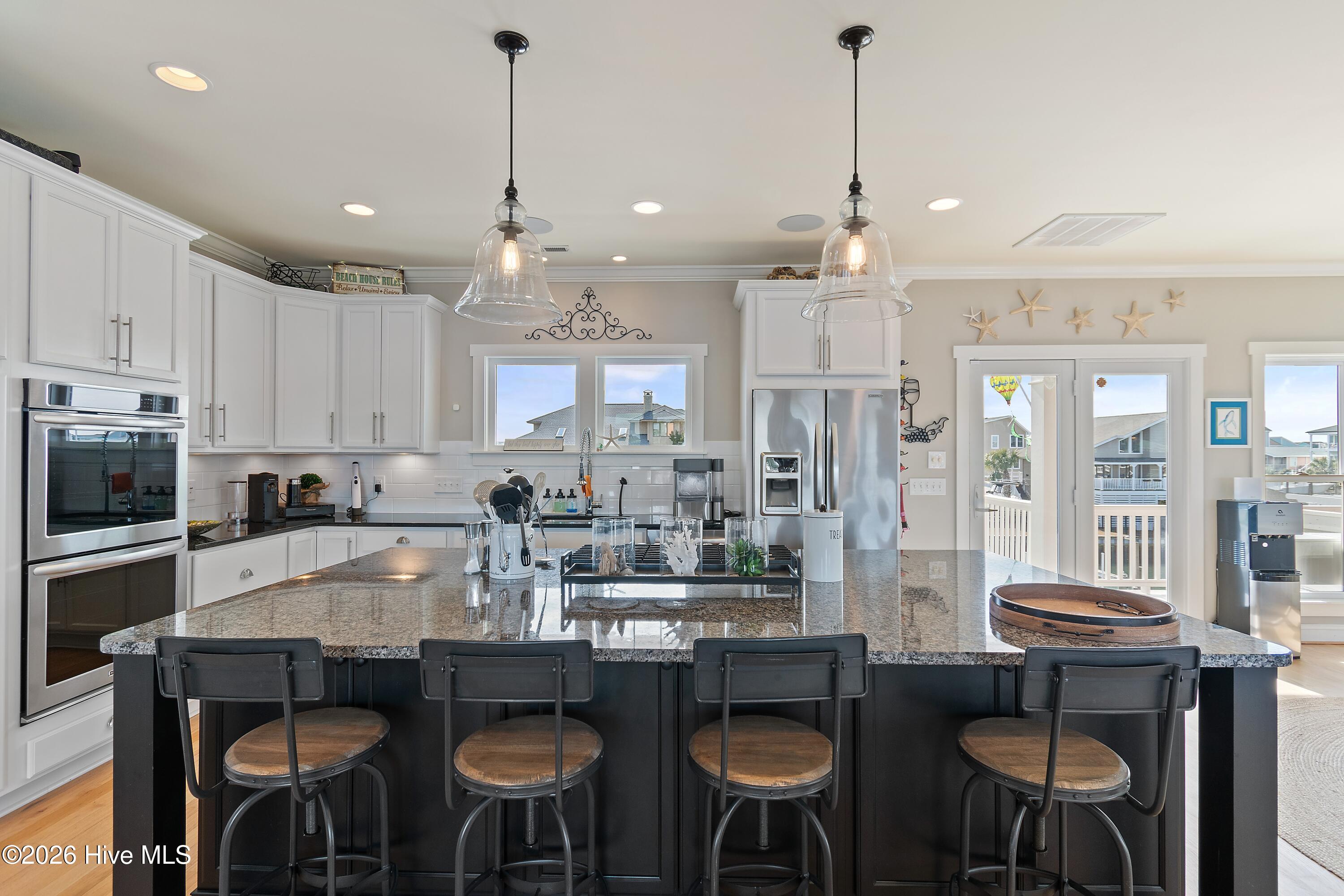 100547870 | Photo 12