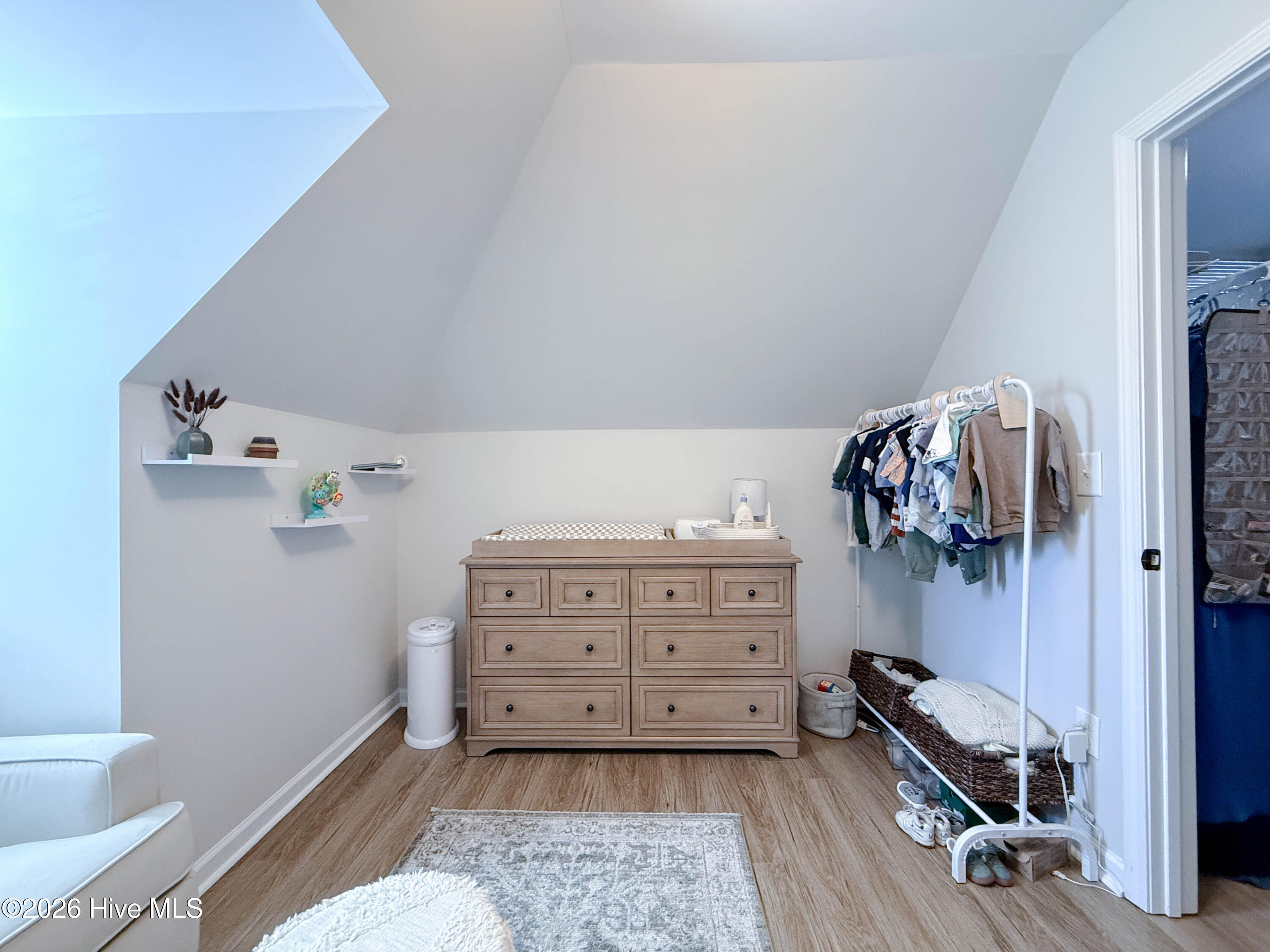 100551828 | Photo 44