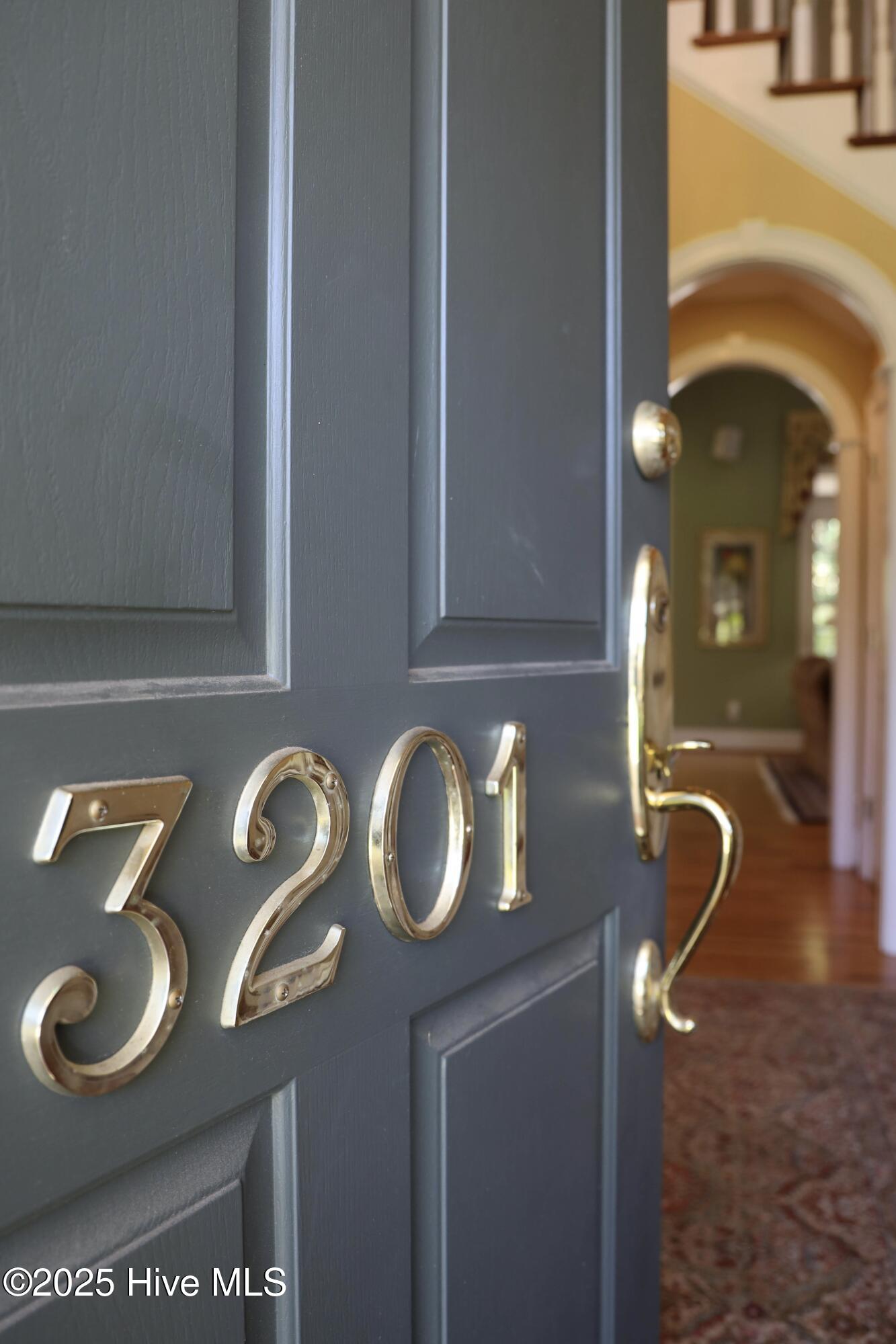 100530340 | Photo 11