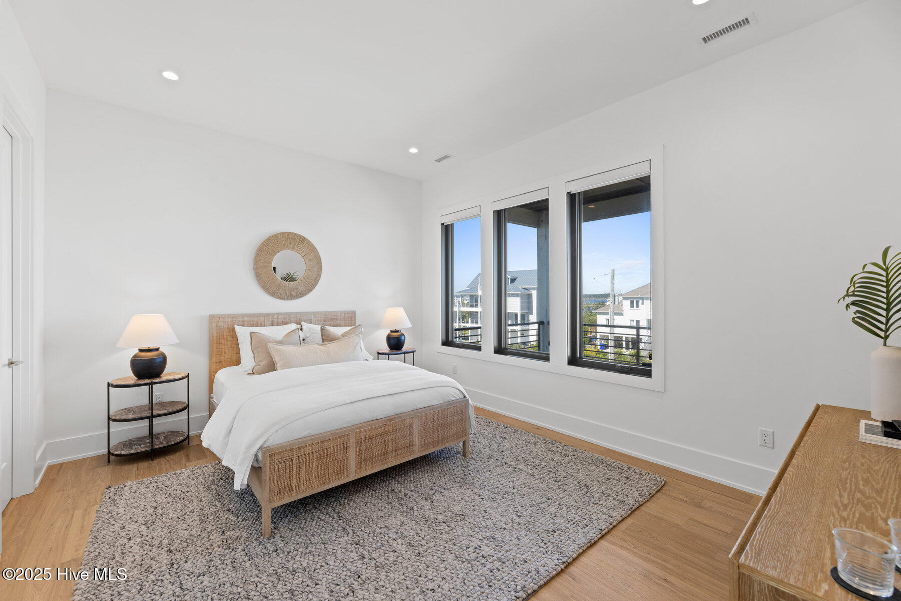 100535055 | Photo 37