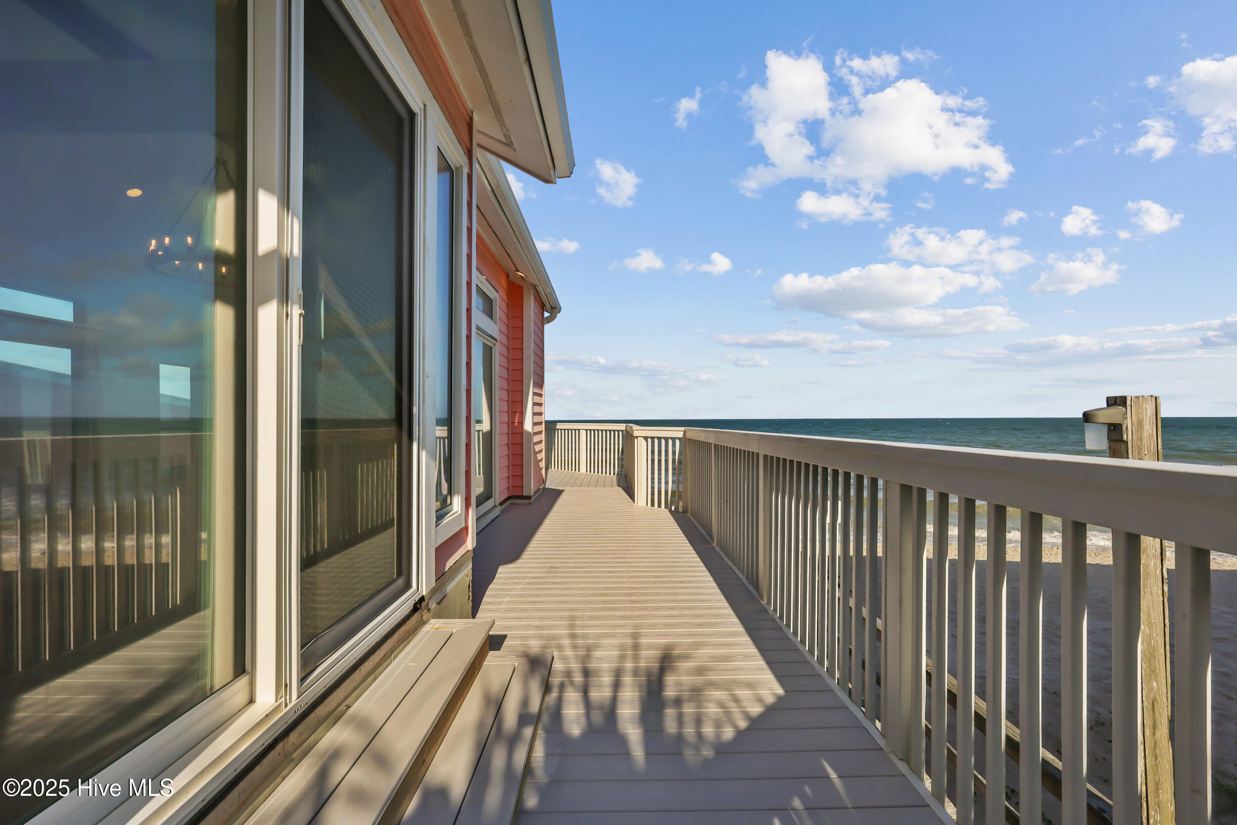 100518550 | Photo 30