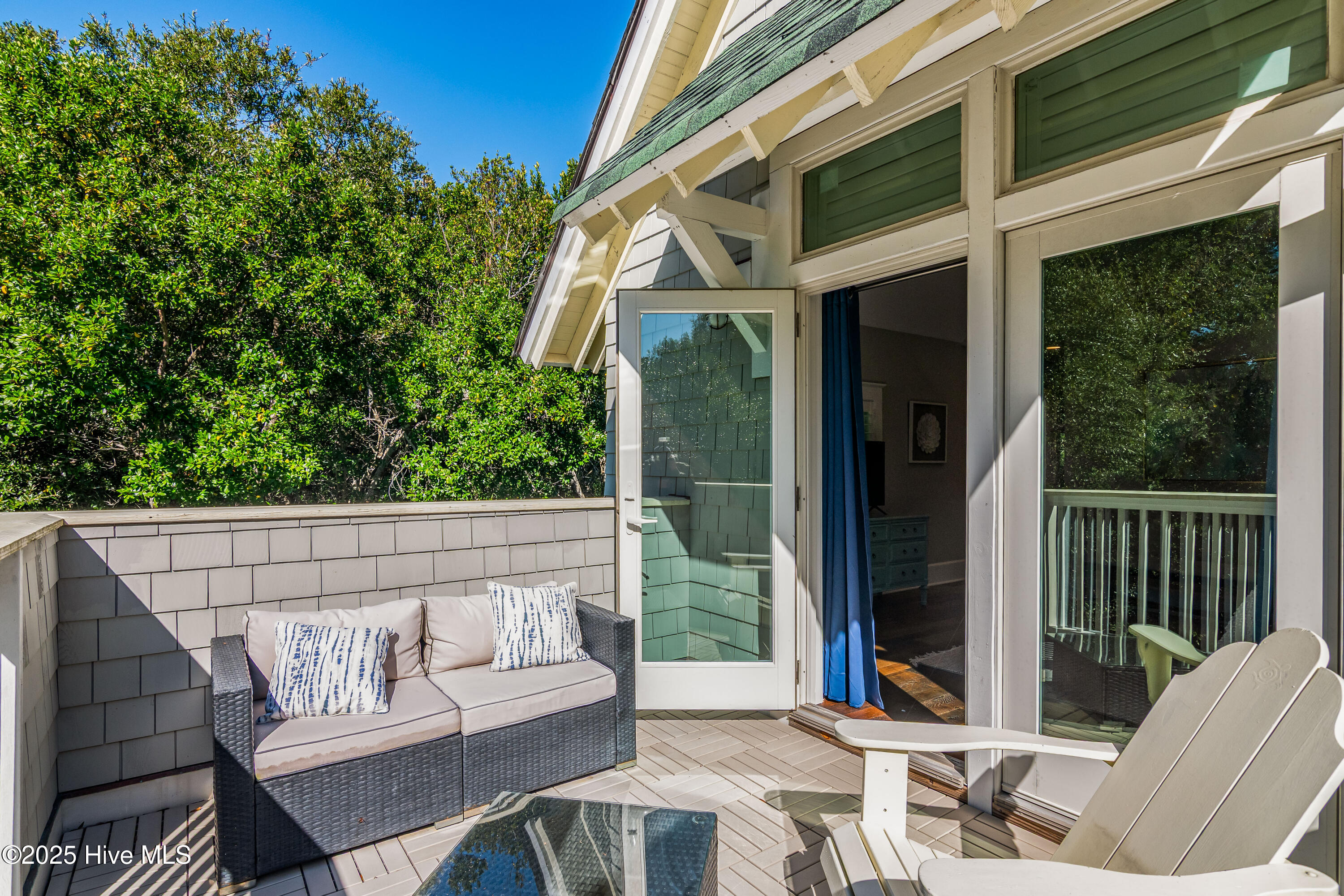 100530236 | Photo 56