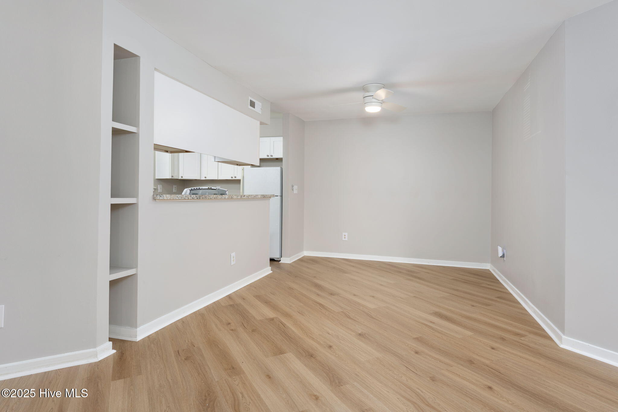 100519799 | Photo 18