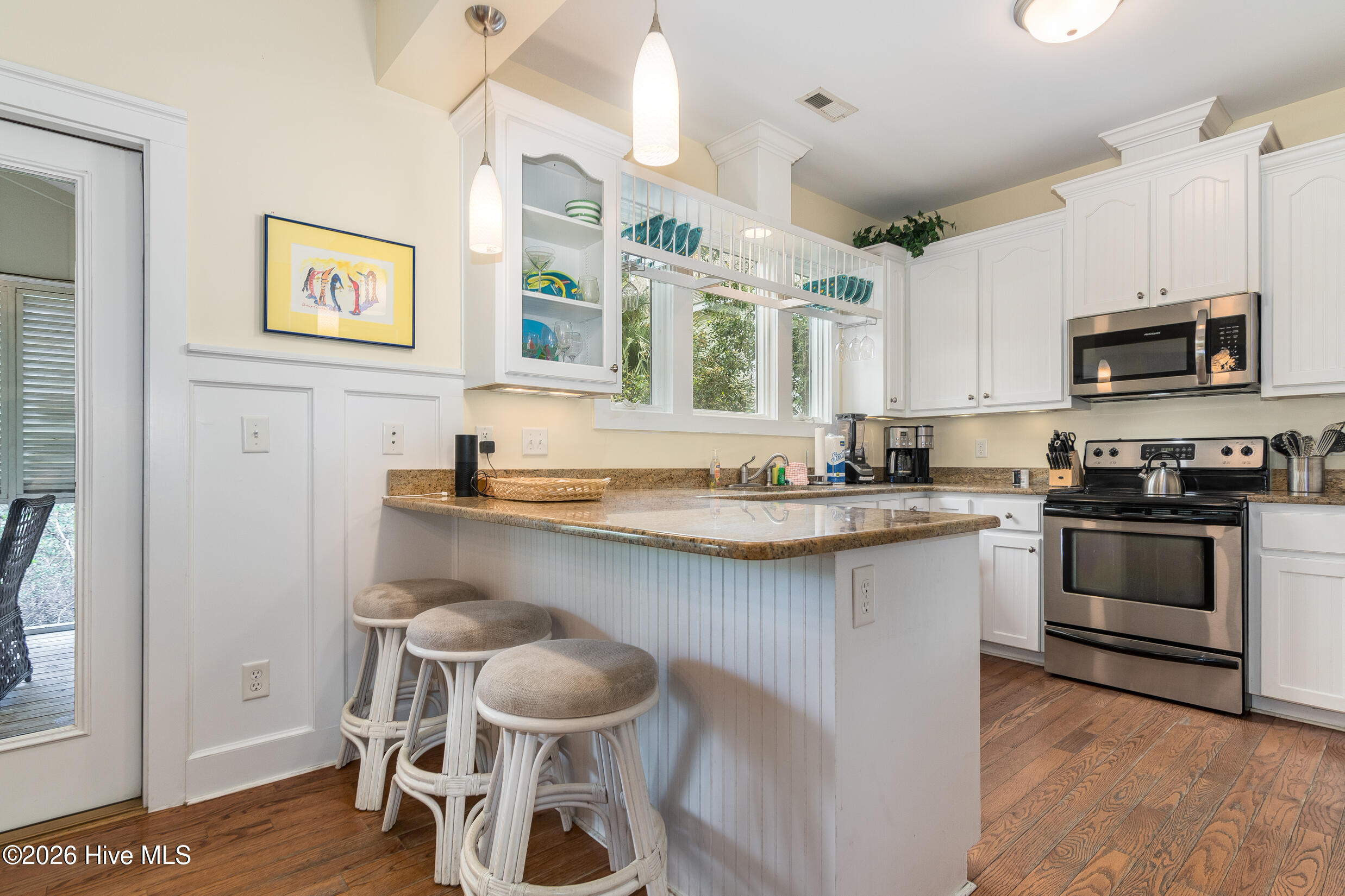 100570305 | Photo 10