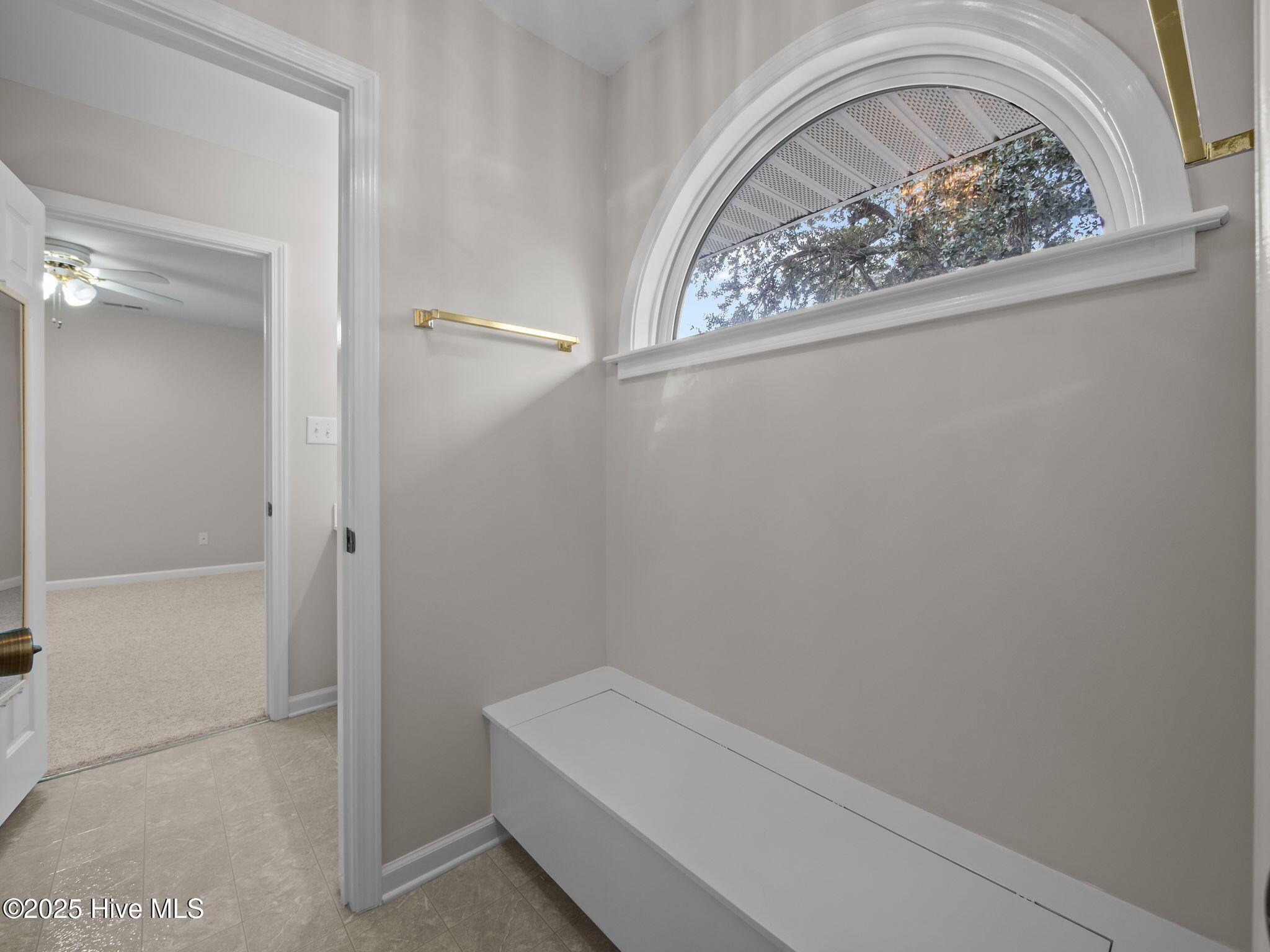 100536740 | Photo 28