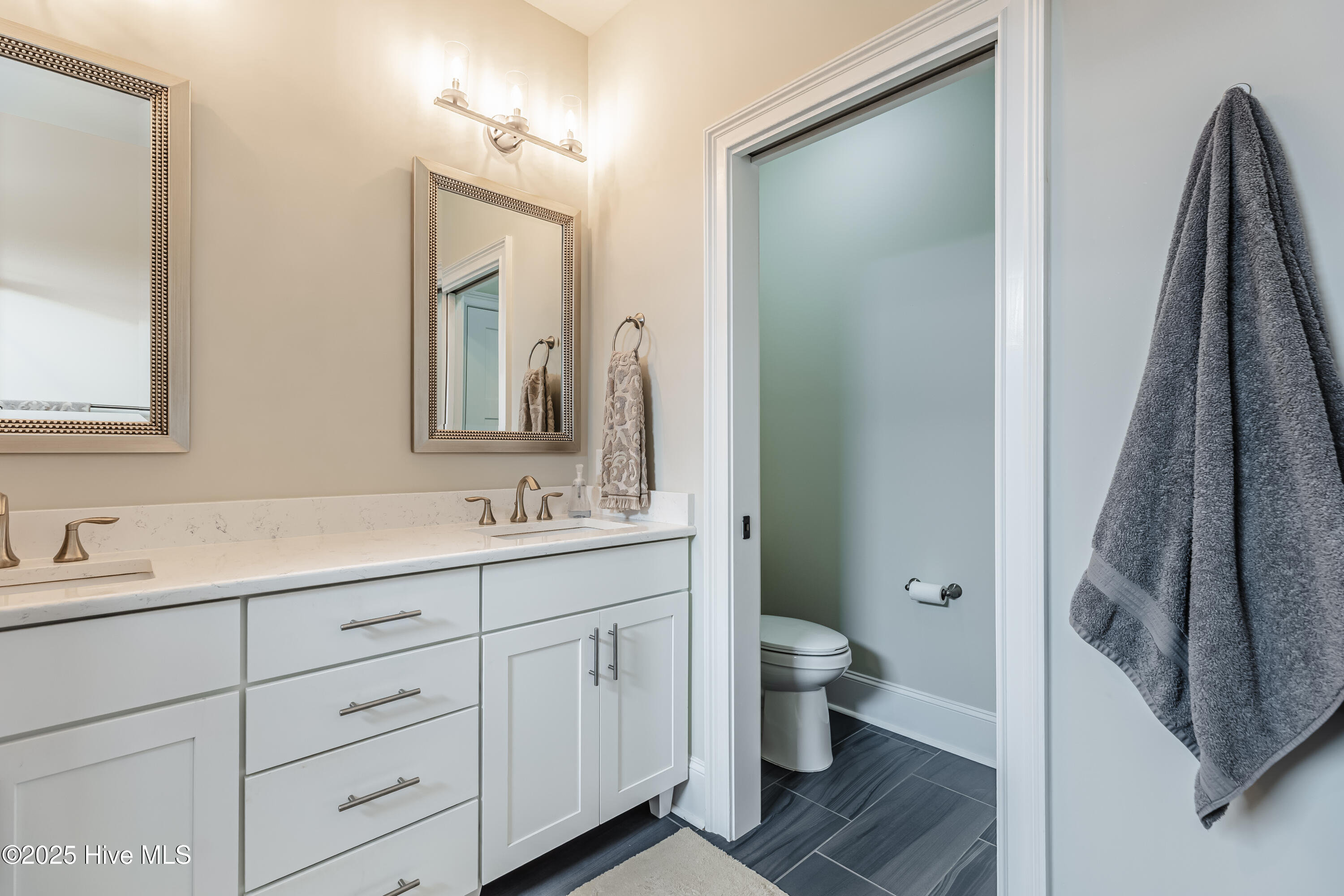 100523933 | Photo 35