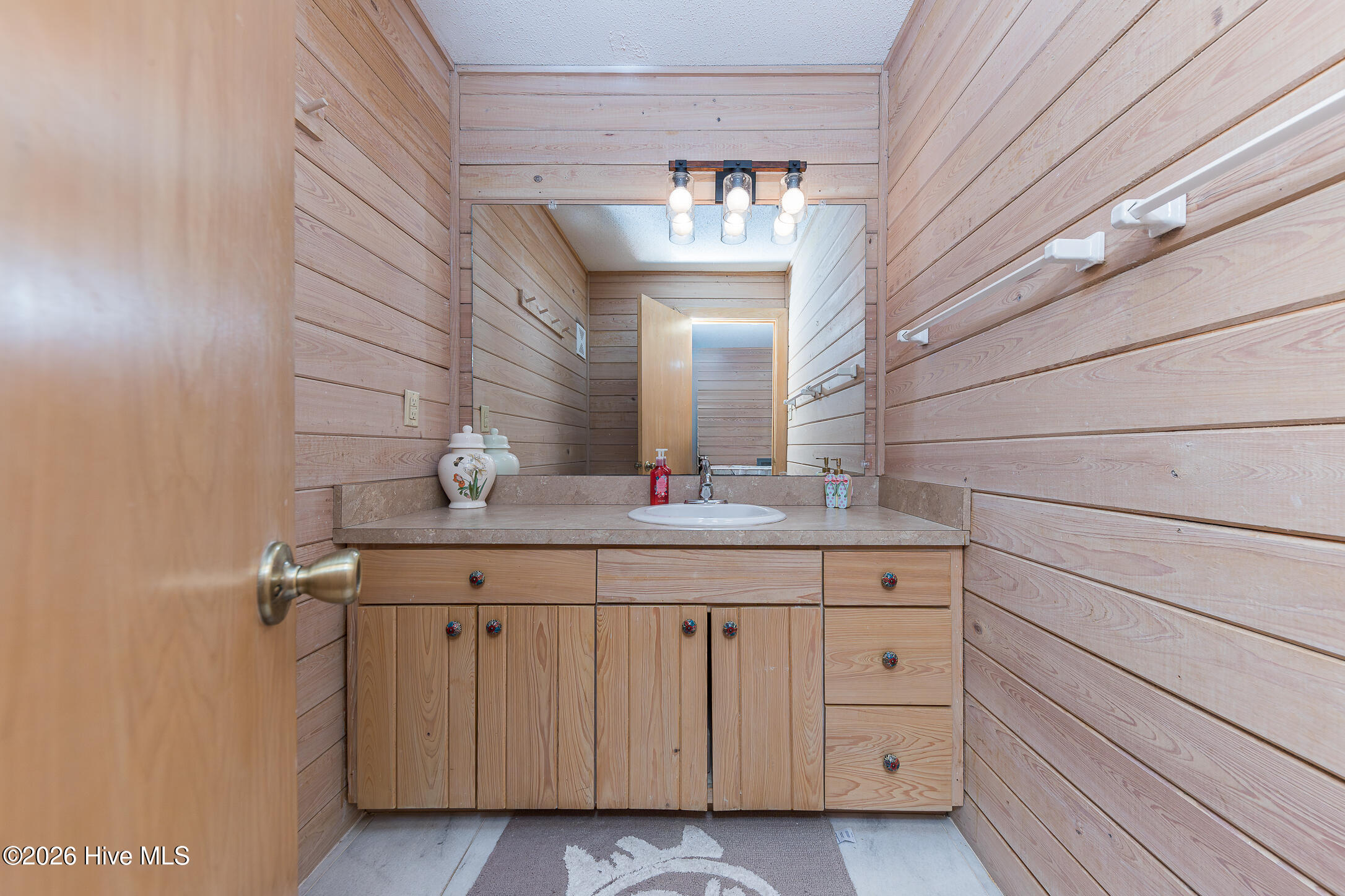 100560422 | Photo 65