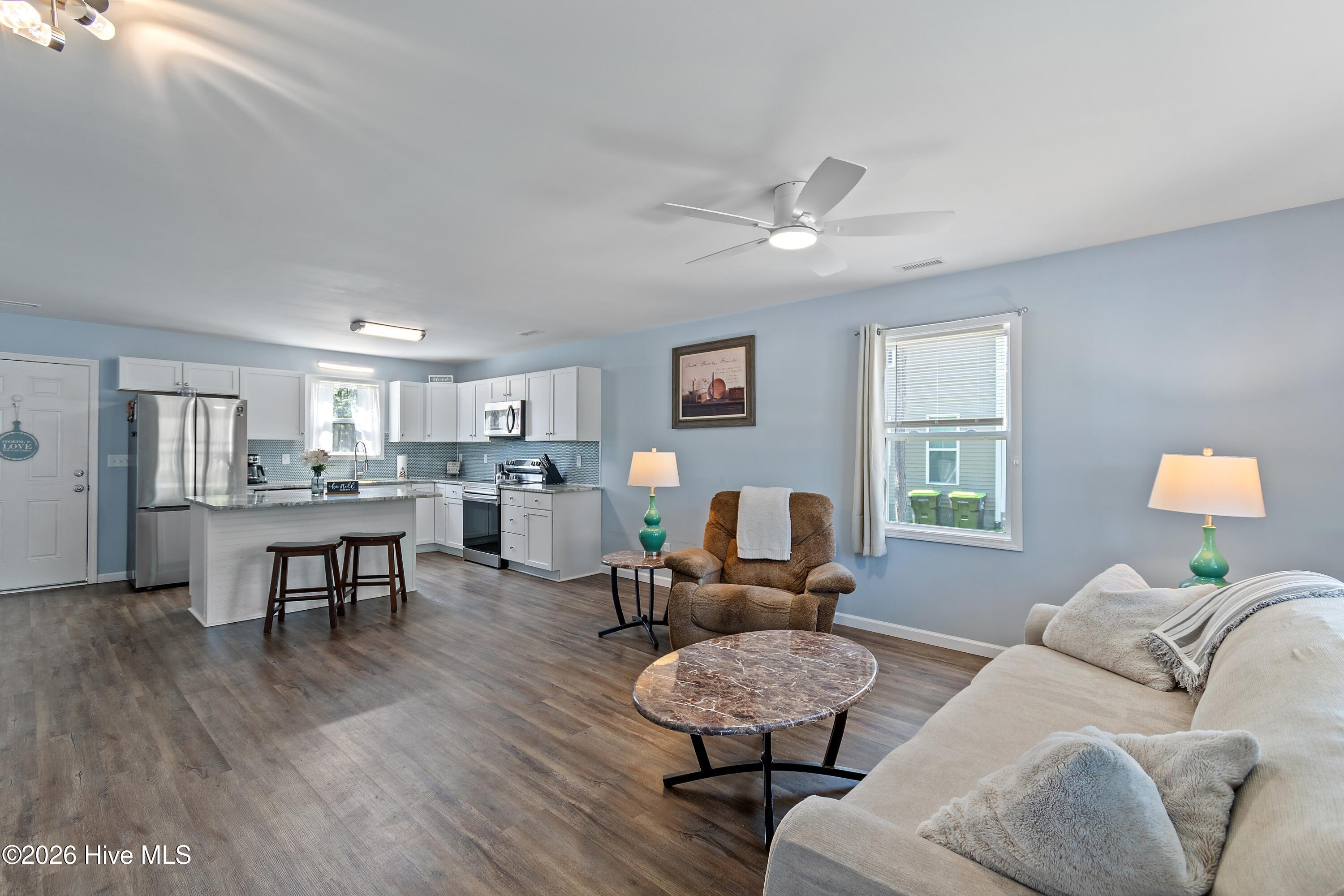 100561702 | Photo 16