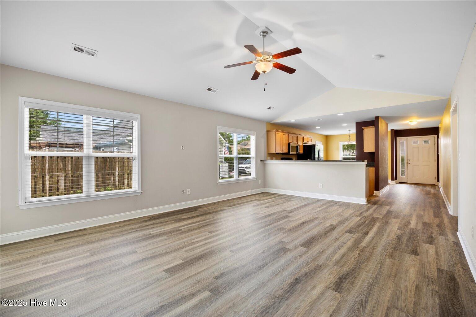 100523963 | Photo 29