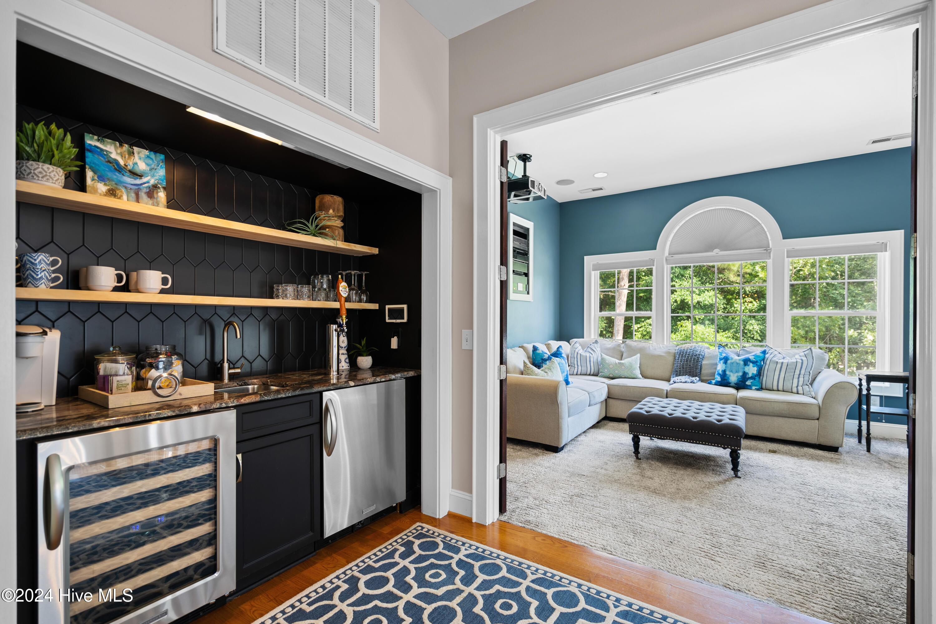 100550699 | Photo 29