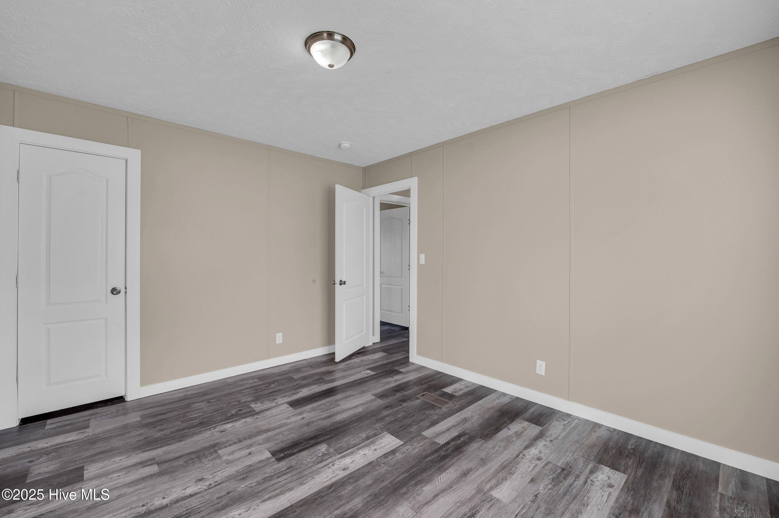 100540708 | Photo 30