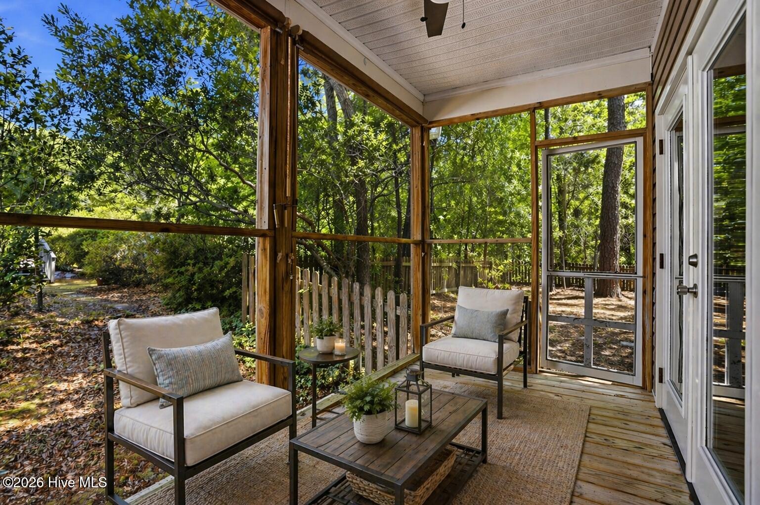 100569296 | Photo 23