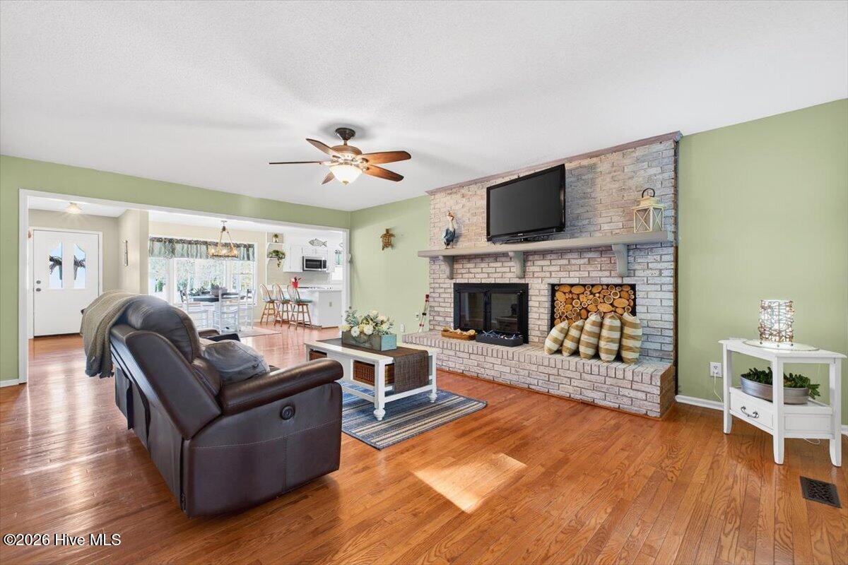 100554267 | Photo 18