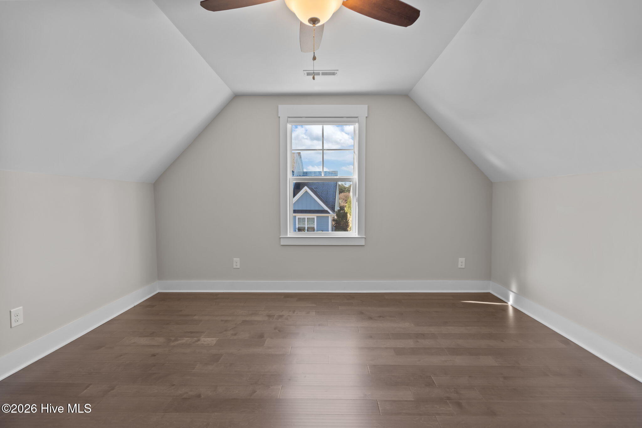 100550410 | Photo 62