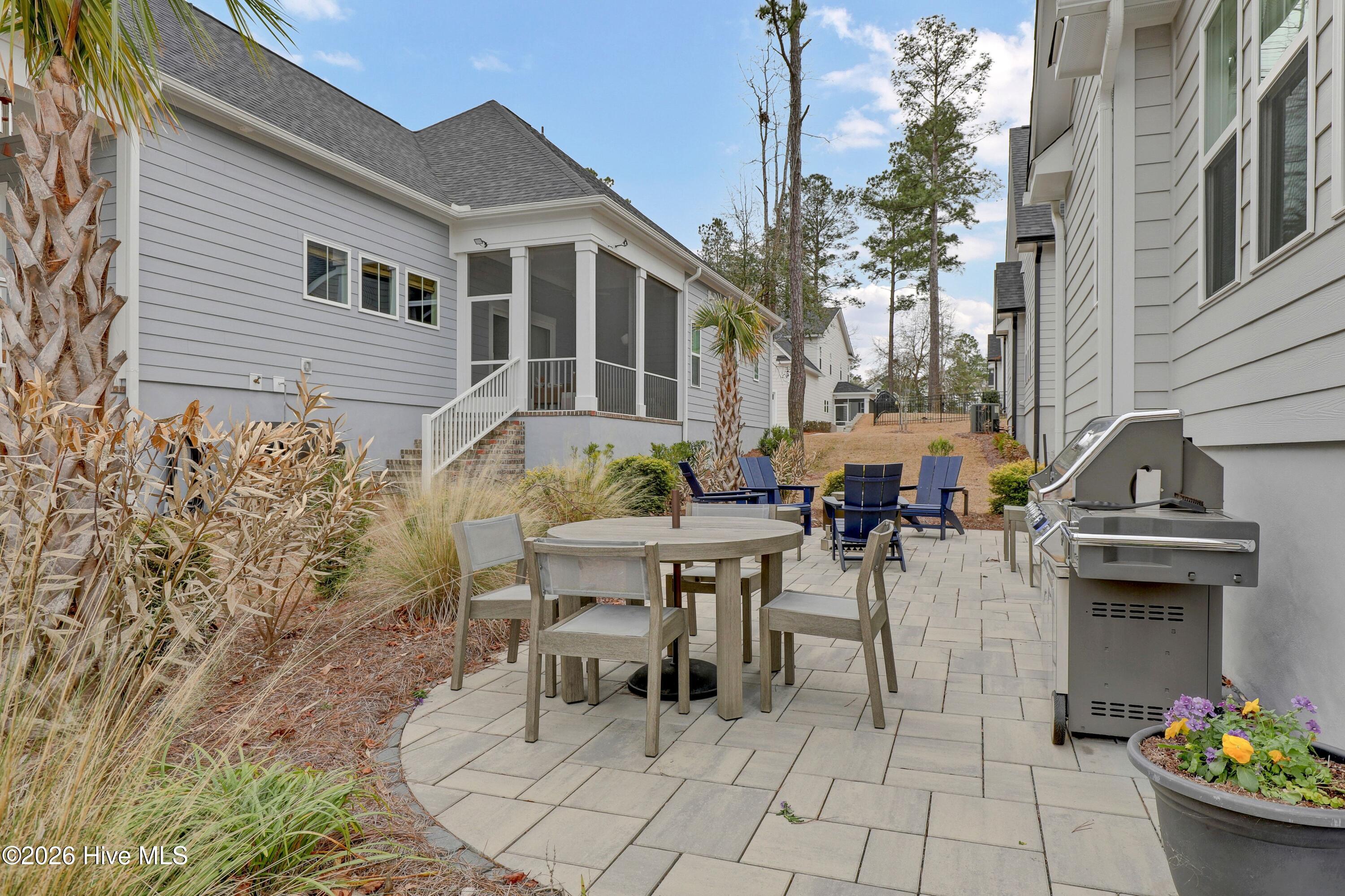 100565669 | Photo 43