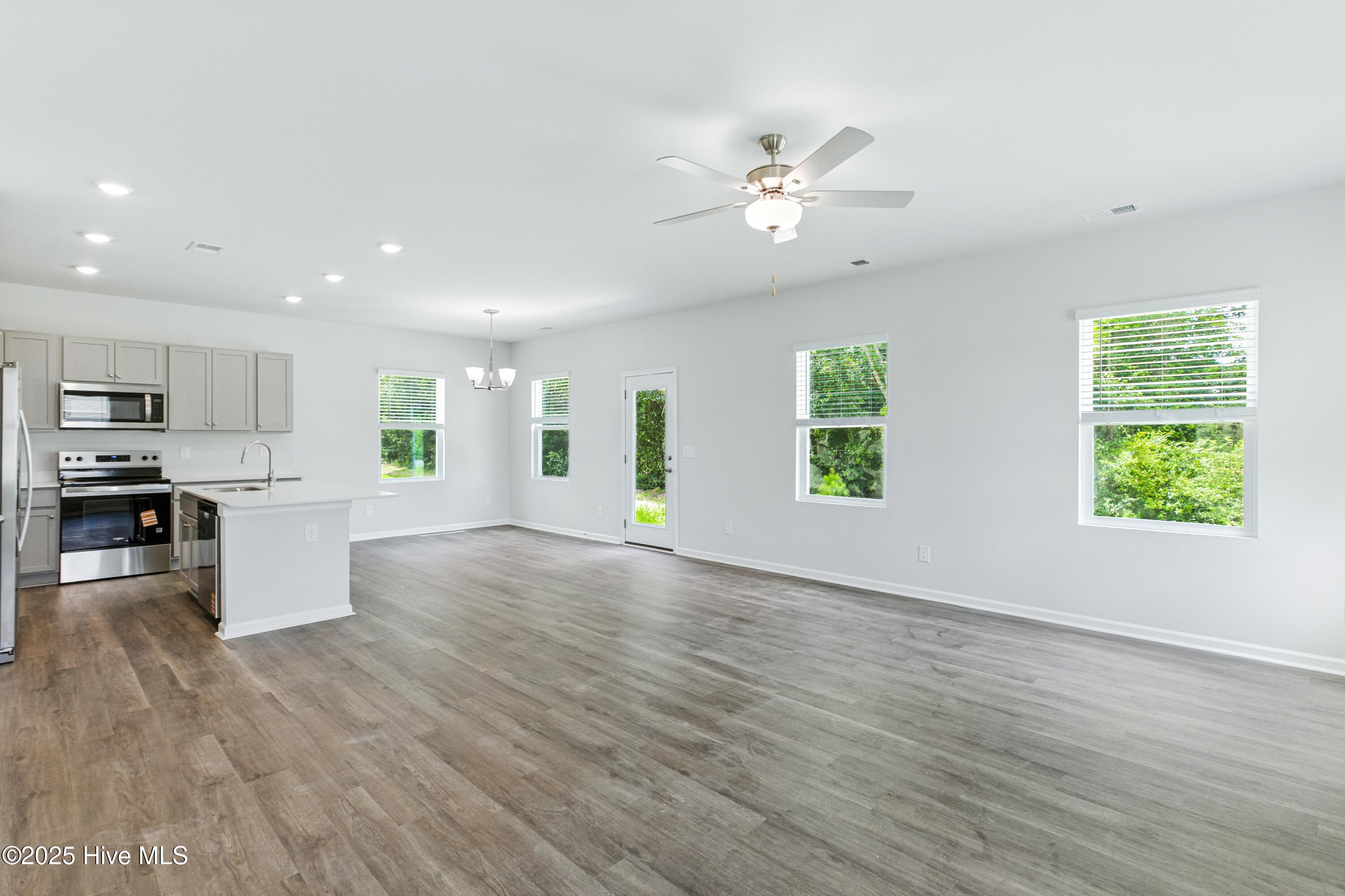 100538143 | Photo 10