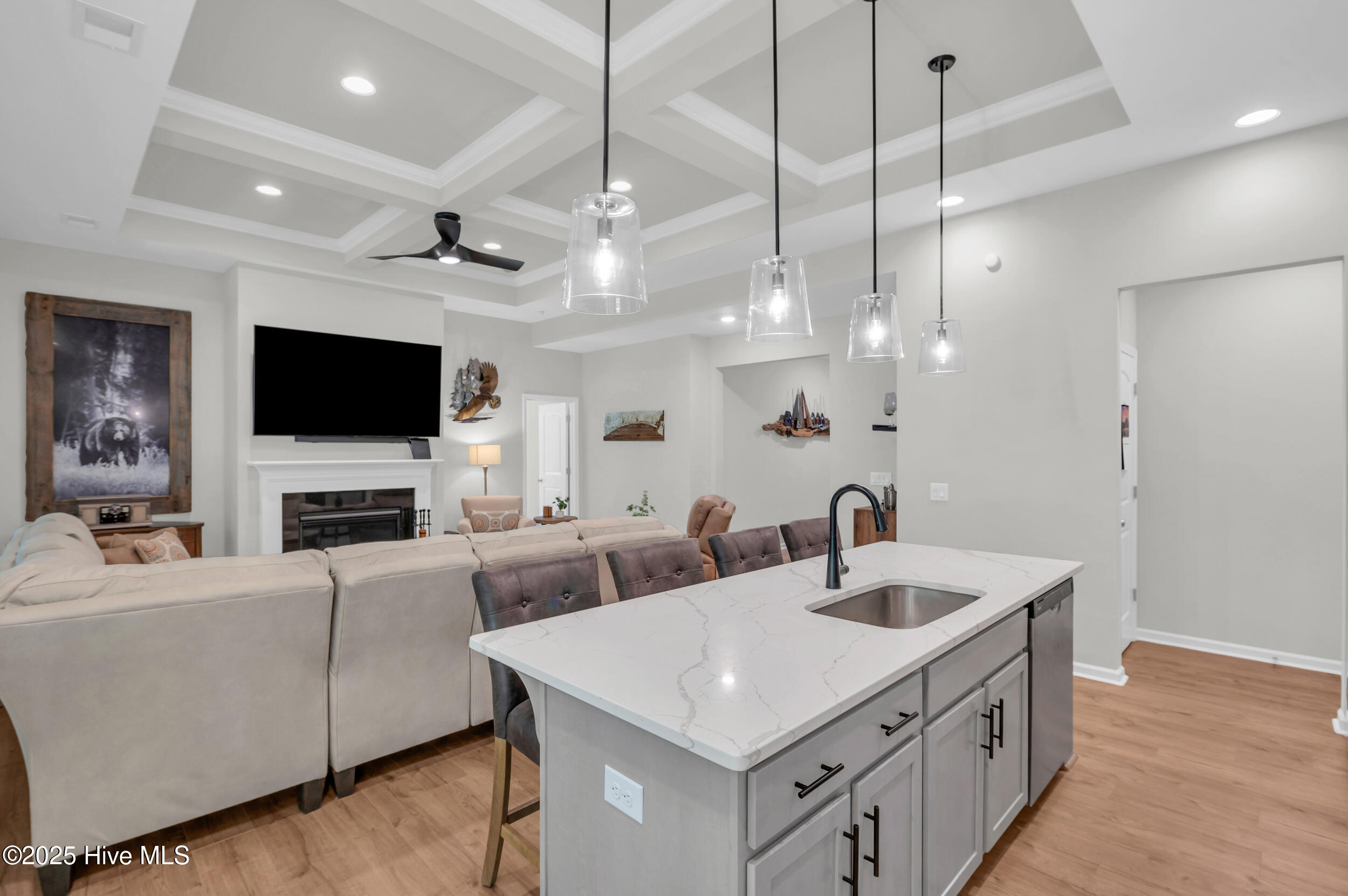 100527570 | Photo 12