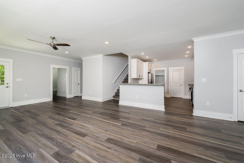 100560439 | Photo 10