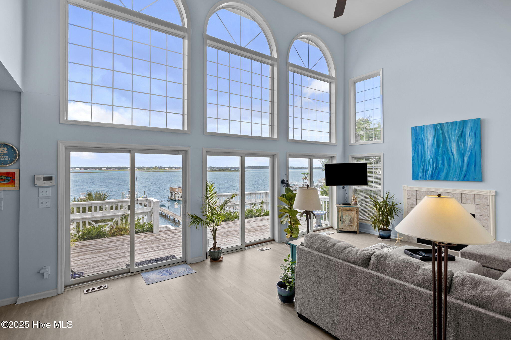 100526742 | Photo 24