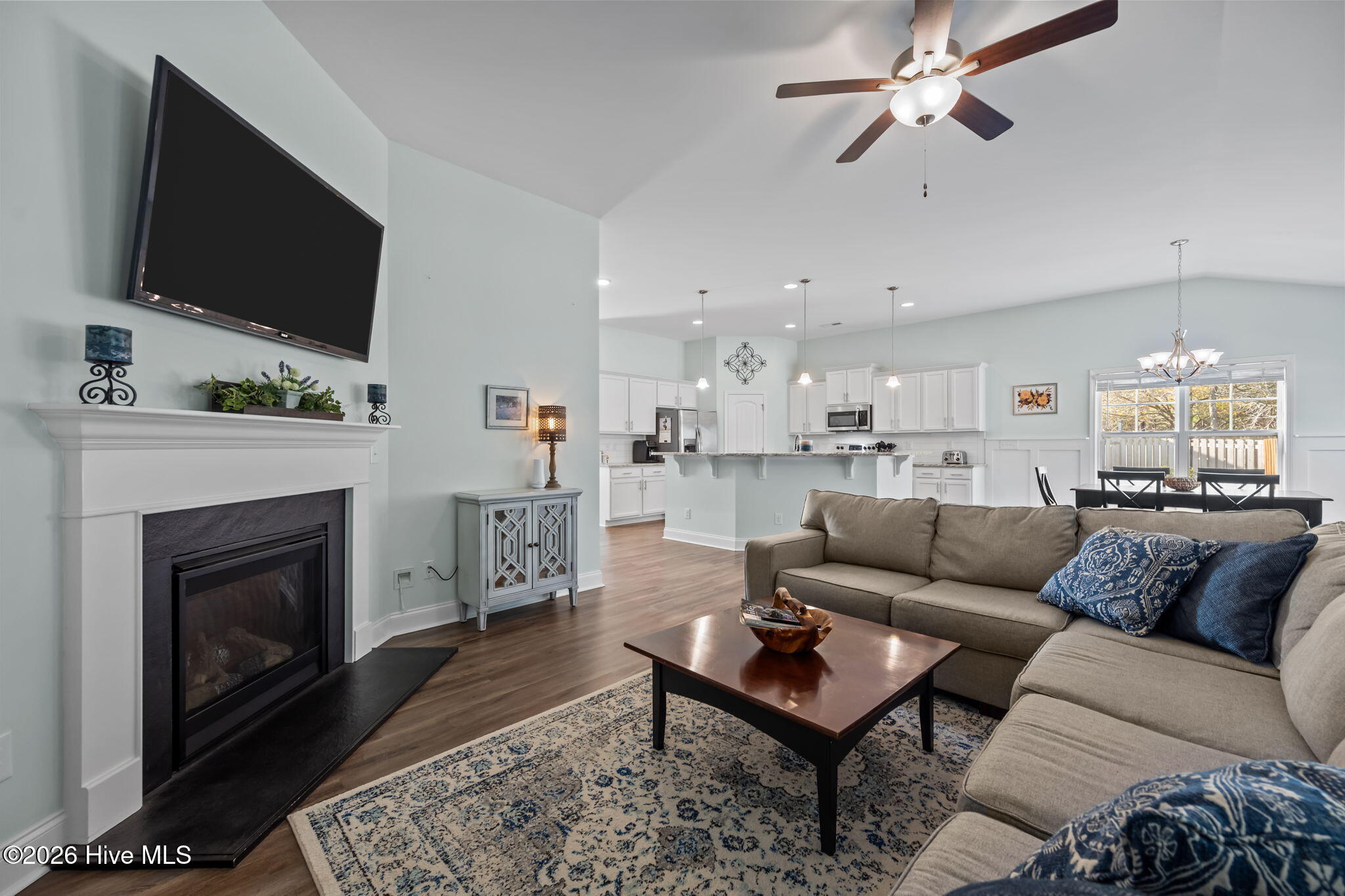 100564027 | Photo 19