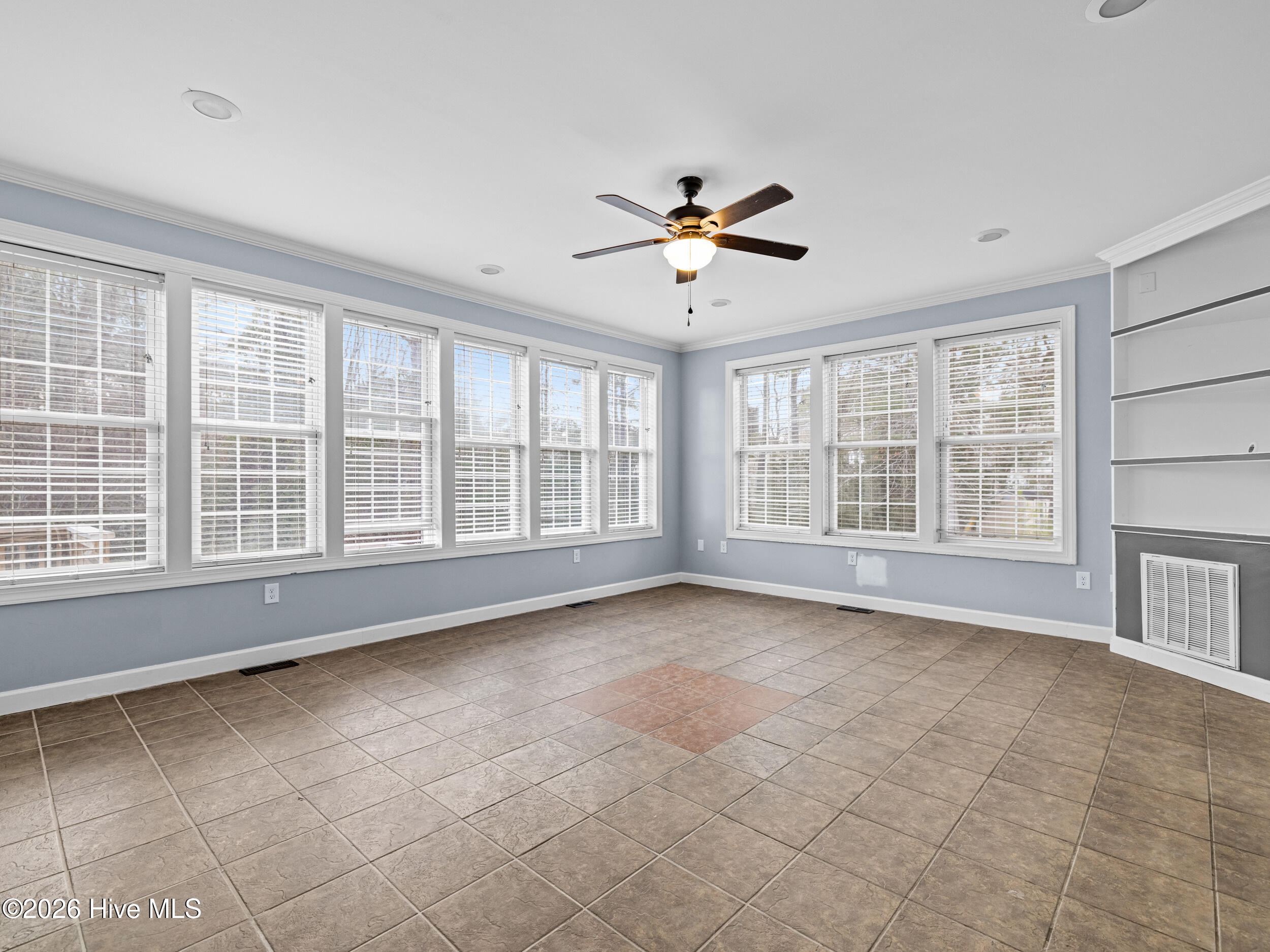 100555942 | Photo 53