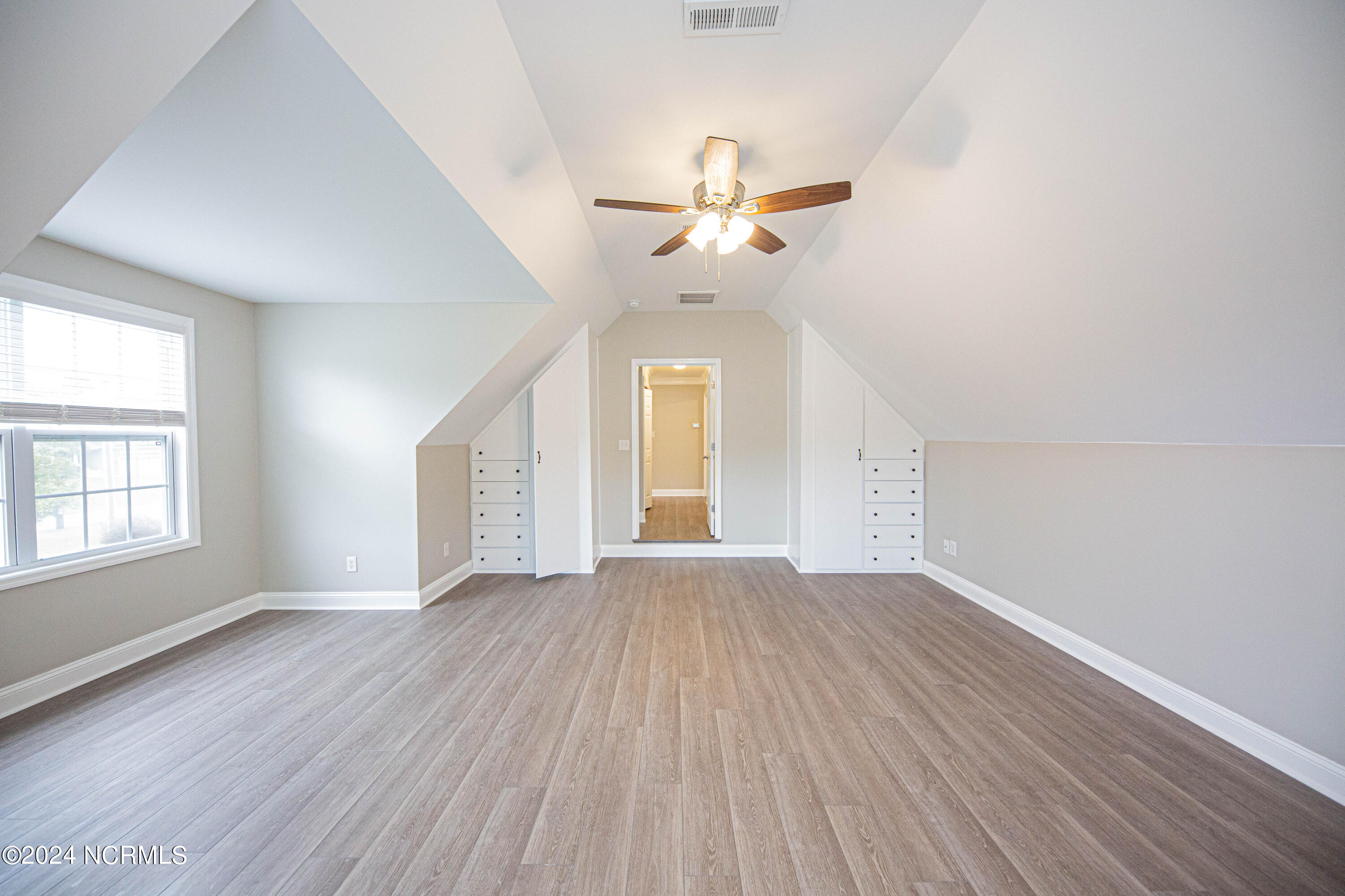 100566053 | Photo 26